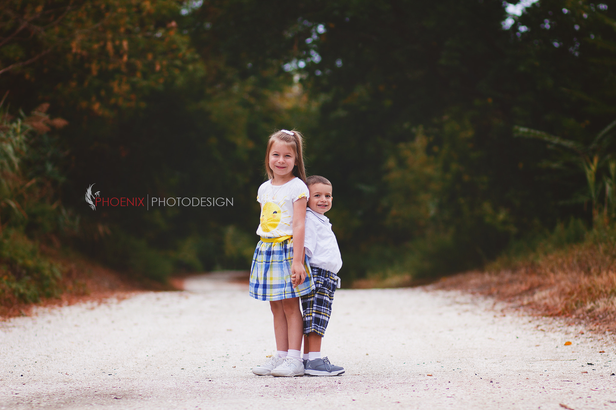 Canon EOS 100D (EOS Rebel SL1 / EOS Kiss X7) sample photo. Brother and sister photography