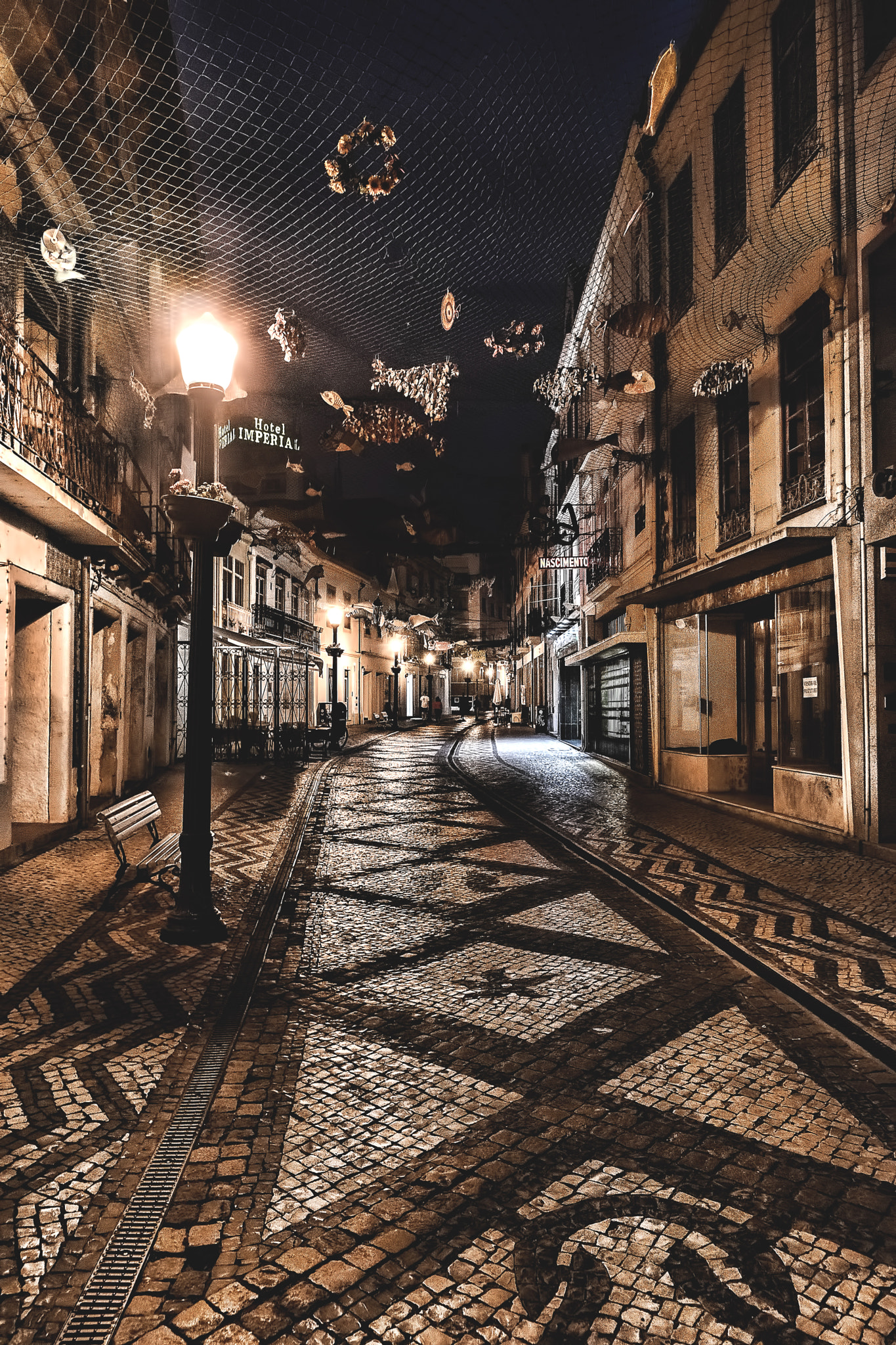 Sony DT 16-105mm F3.5-5.6 sample photo. The beautiful streets of aveiro, on a dark night. photography