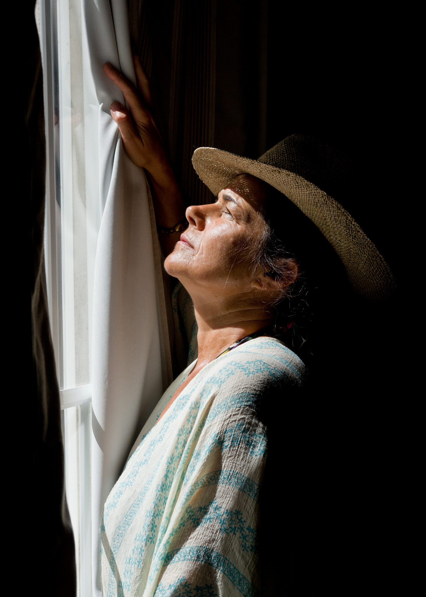 Pentax K-3 + Sigma 18-35mm F1.8 DC HSM Art sample photo. La femme au chapeau photography