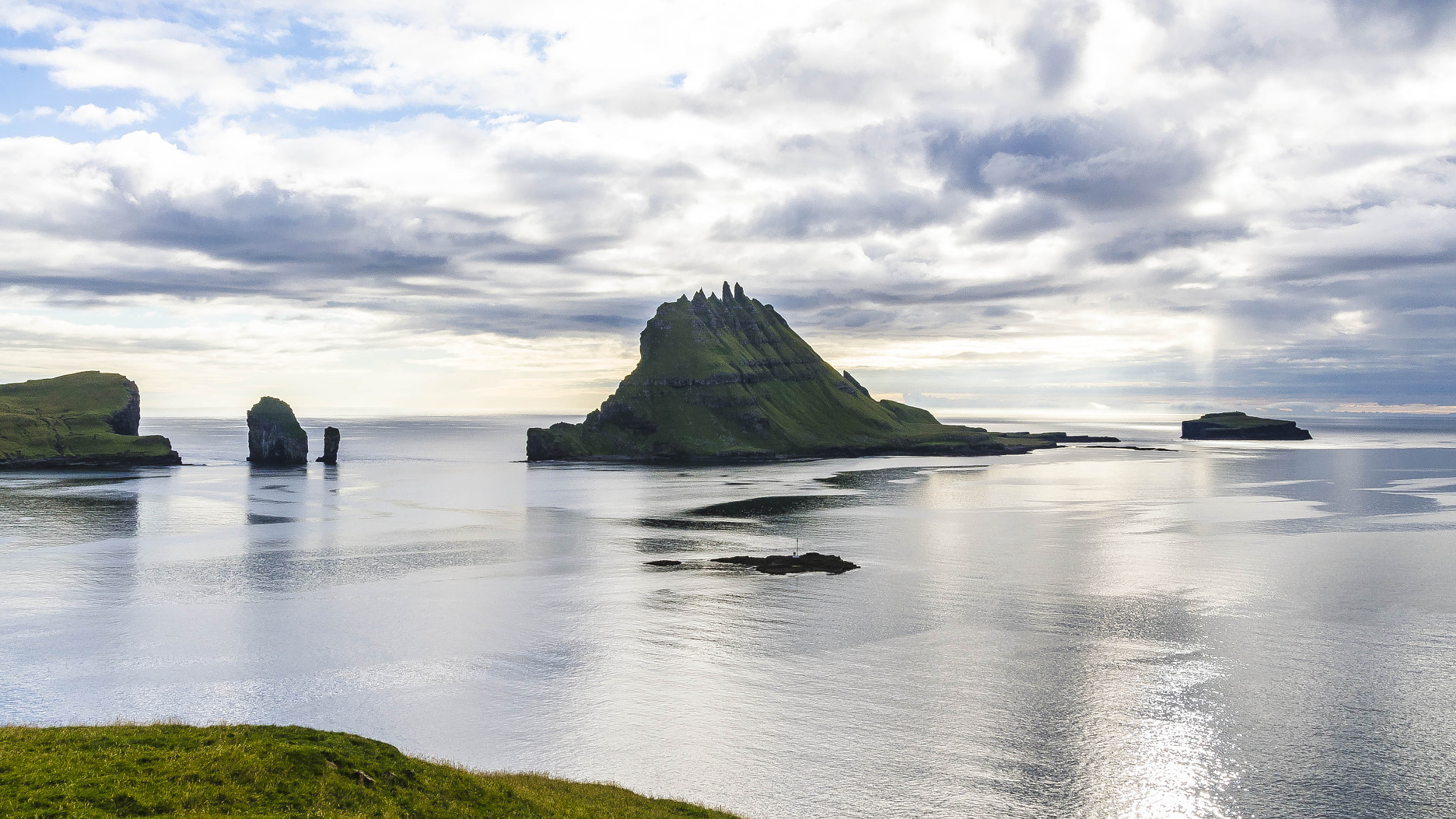 Nikon D5100 + Sigma 24-105mm F4 DG OS HSM Art sample photo. Faroese view photography