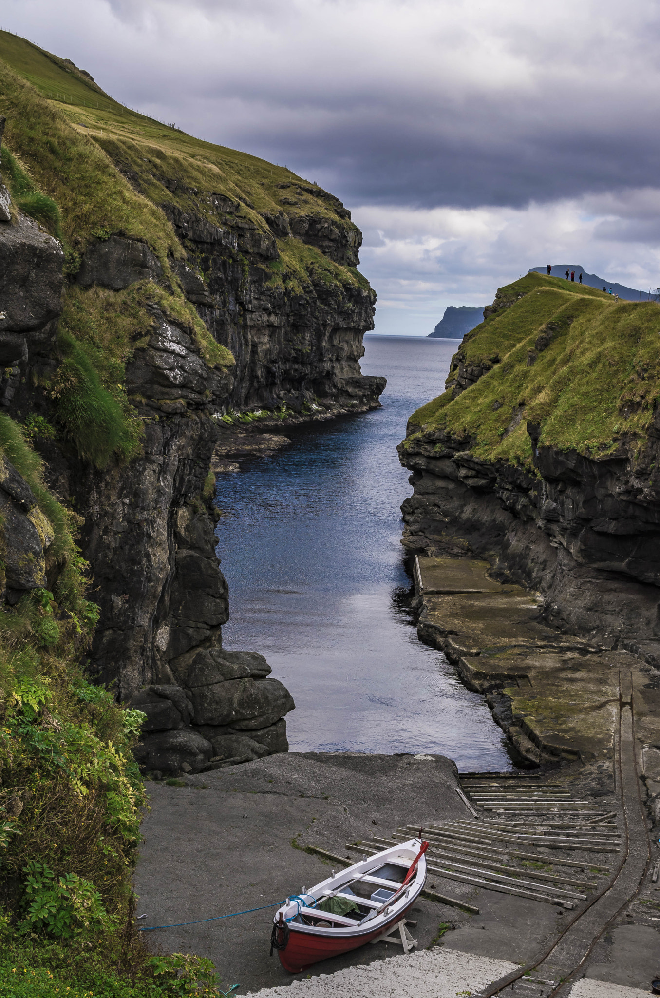 Sigma 17-70mm F2.8-4 DC Macro OS HSM | C sample photo. Gorge of gjogv photography