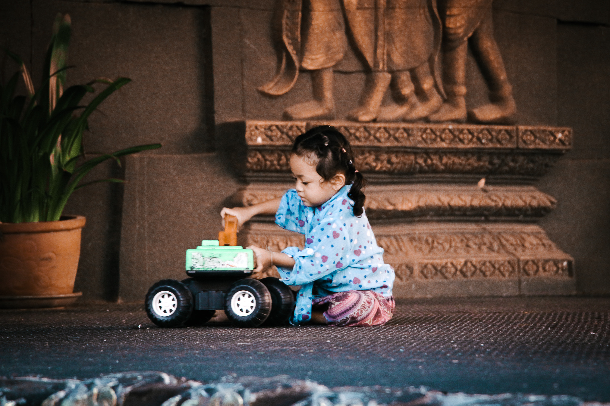 Canon EOS 100D (EOS Rebel SL1 / EOS Kiss X7) sample photo. Kid driver photography