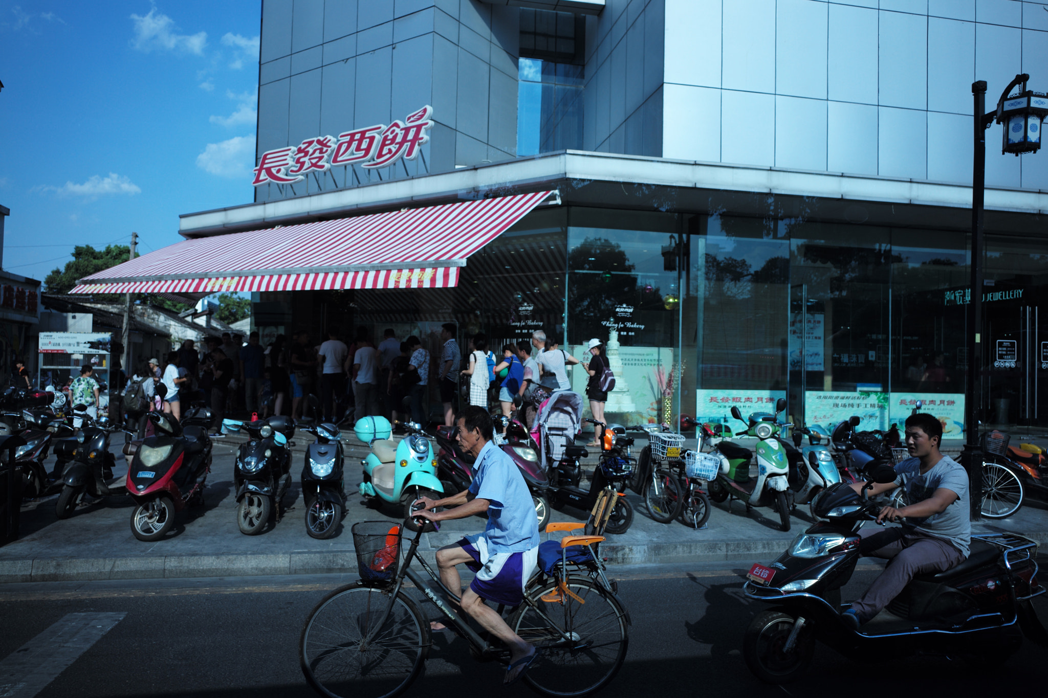 Elmarit-M 1:2.8/21 sample photo. The end. photography