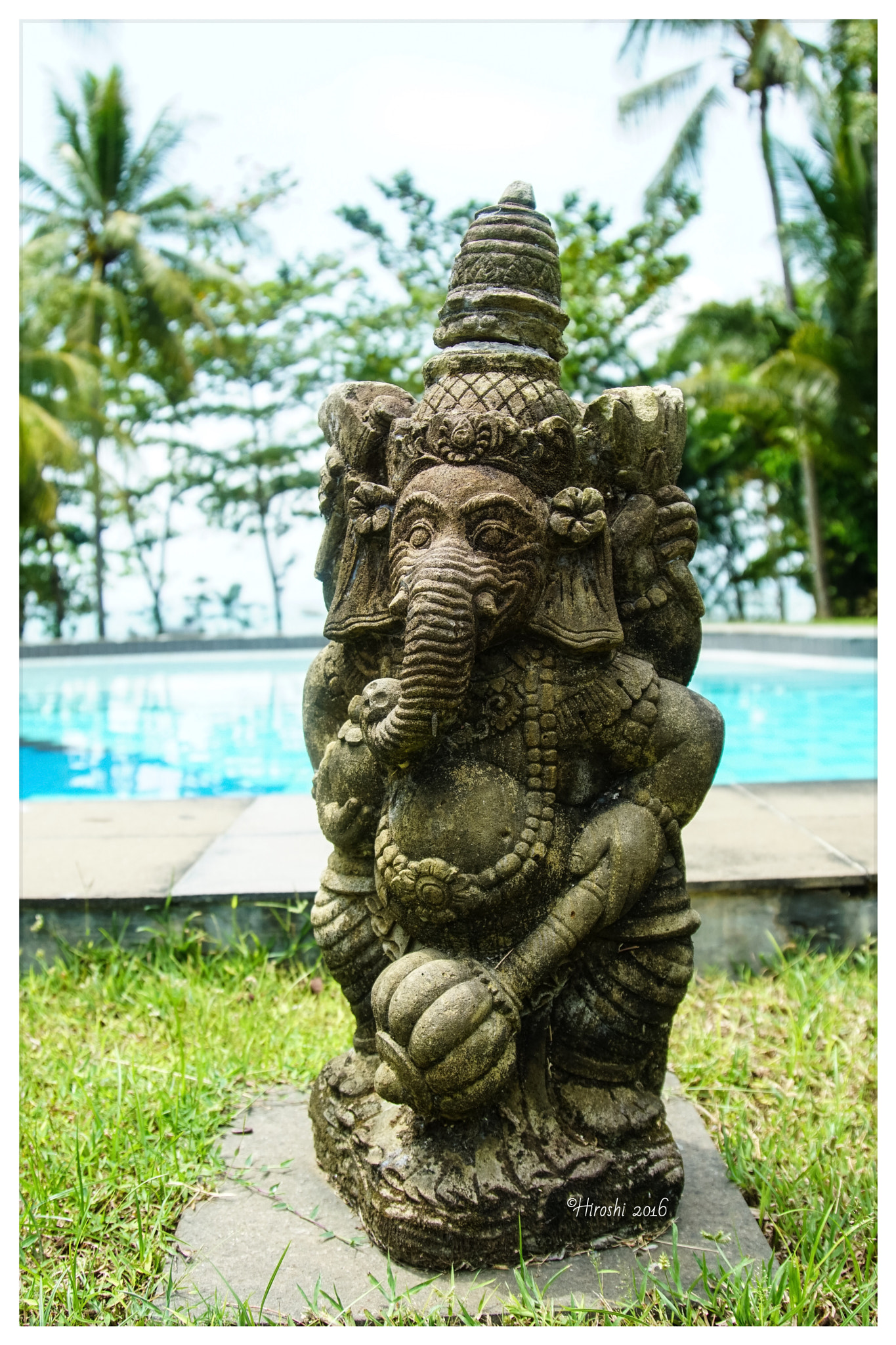 24-105mm F4 G SSM OSS sample photo. Statue photography