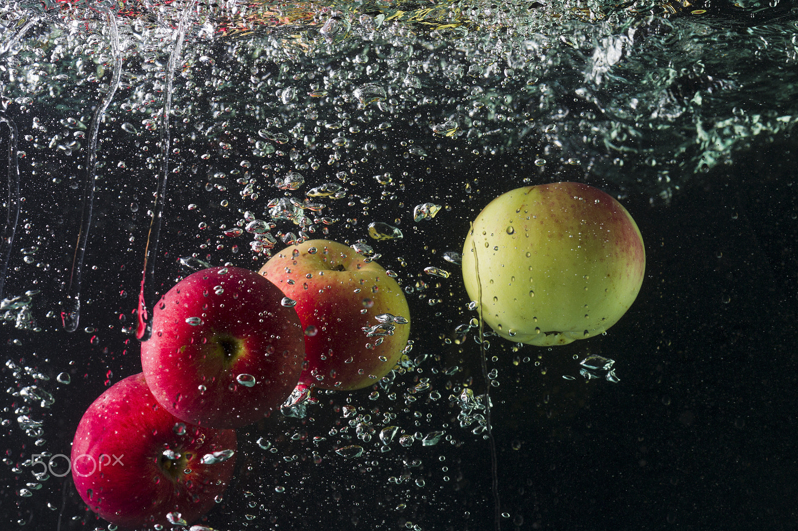 Canon EOS-1D Mark IV + Canon EF 100mm F2.8L Macro IS USM sample photo. Apples in water on a black background photography