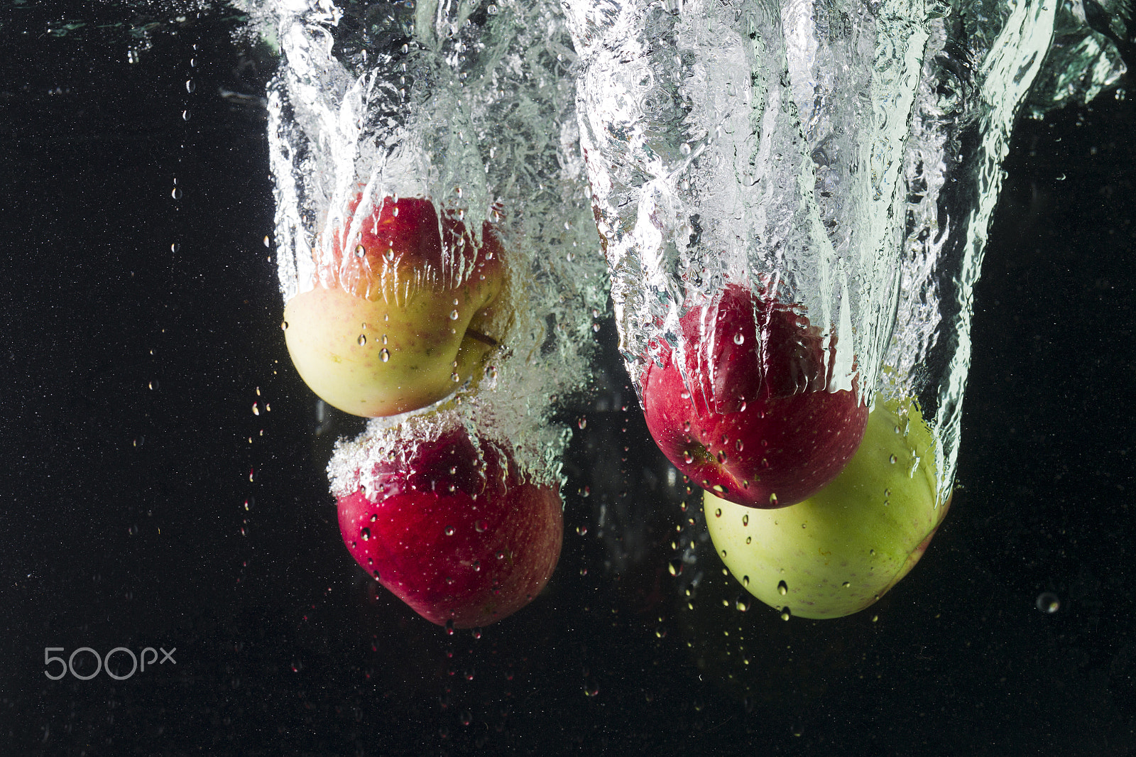 Canon EF 100mm F2.8L Macro IS USM sample photo. Apples in water on a black background photography