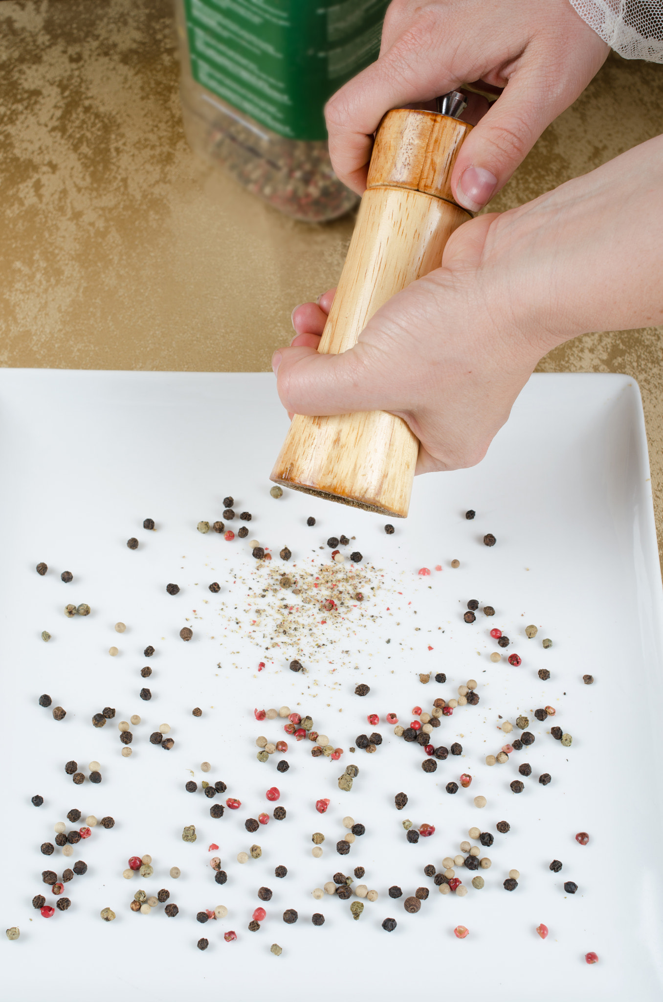 Nikon D7000 + Nikon AF Nikkor 35mm F2D sample photo. Pepper mill photography