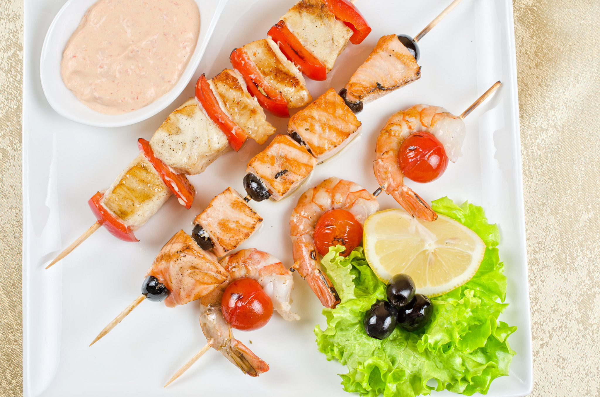 Nikon D7000 + Nikon AF Nikkor 35mm F2D sample photo. Grilled salmon and shrimps photography