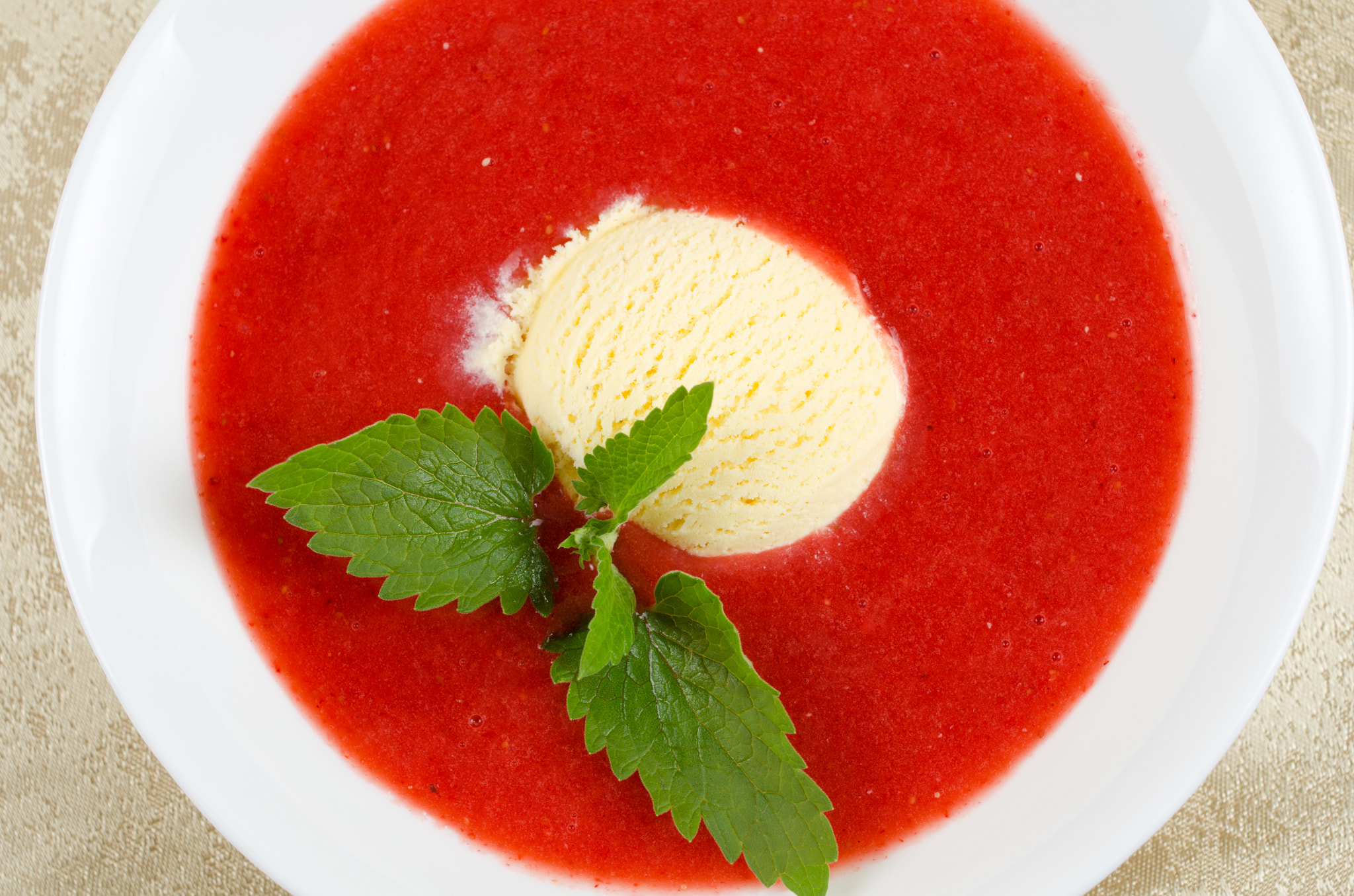 Nikon D7000 + Nikon AF Nikkor 35mm F2D sample photo. Strawberry soup photography