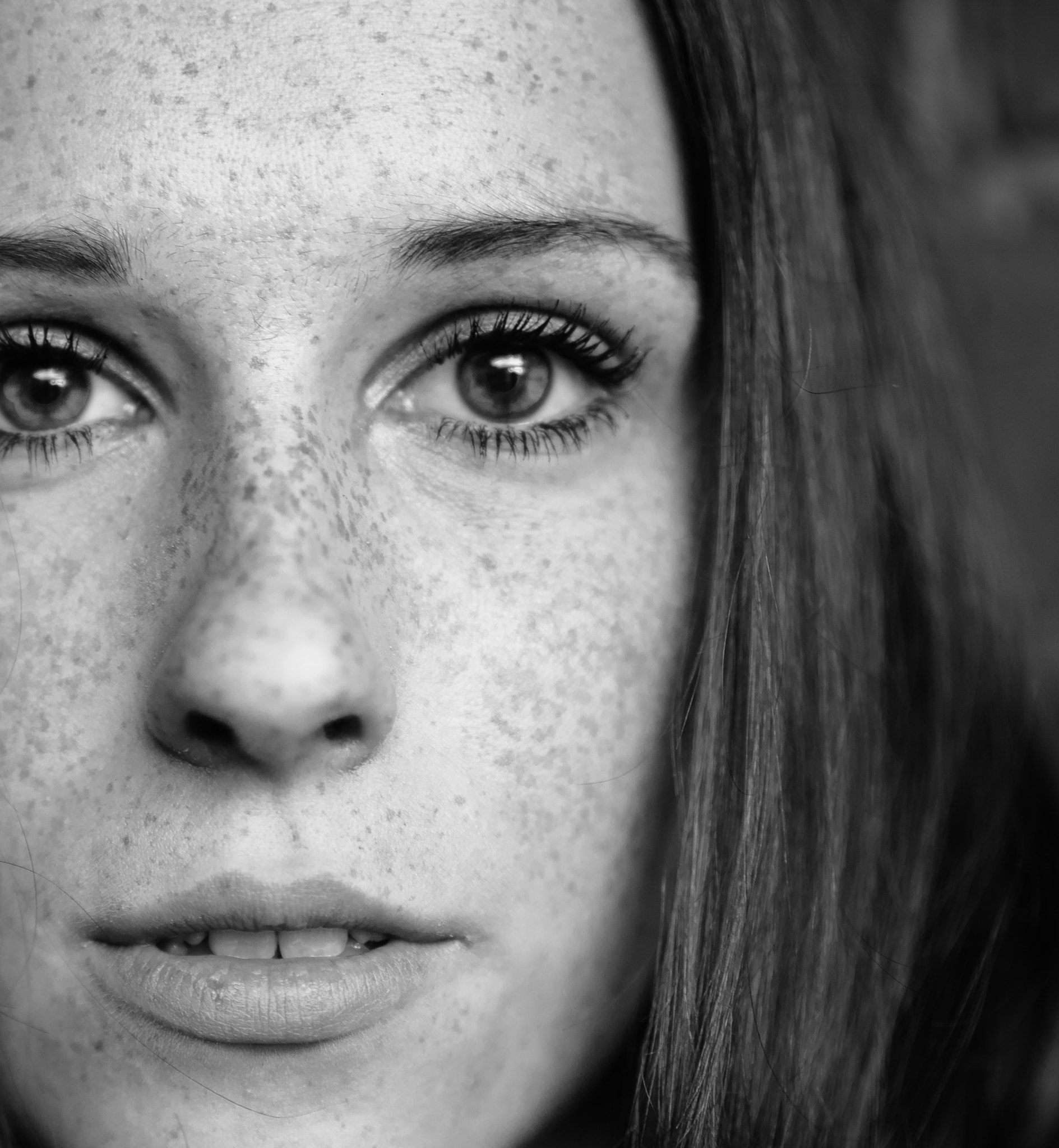 Panasonic Leica DG Nocticron 42.5mm F1.2 ASPH OIS sample photo. Freckles photography
