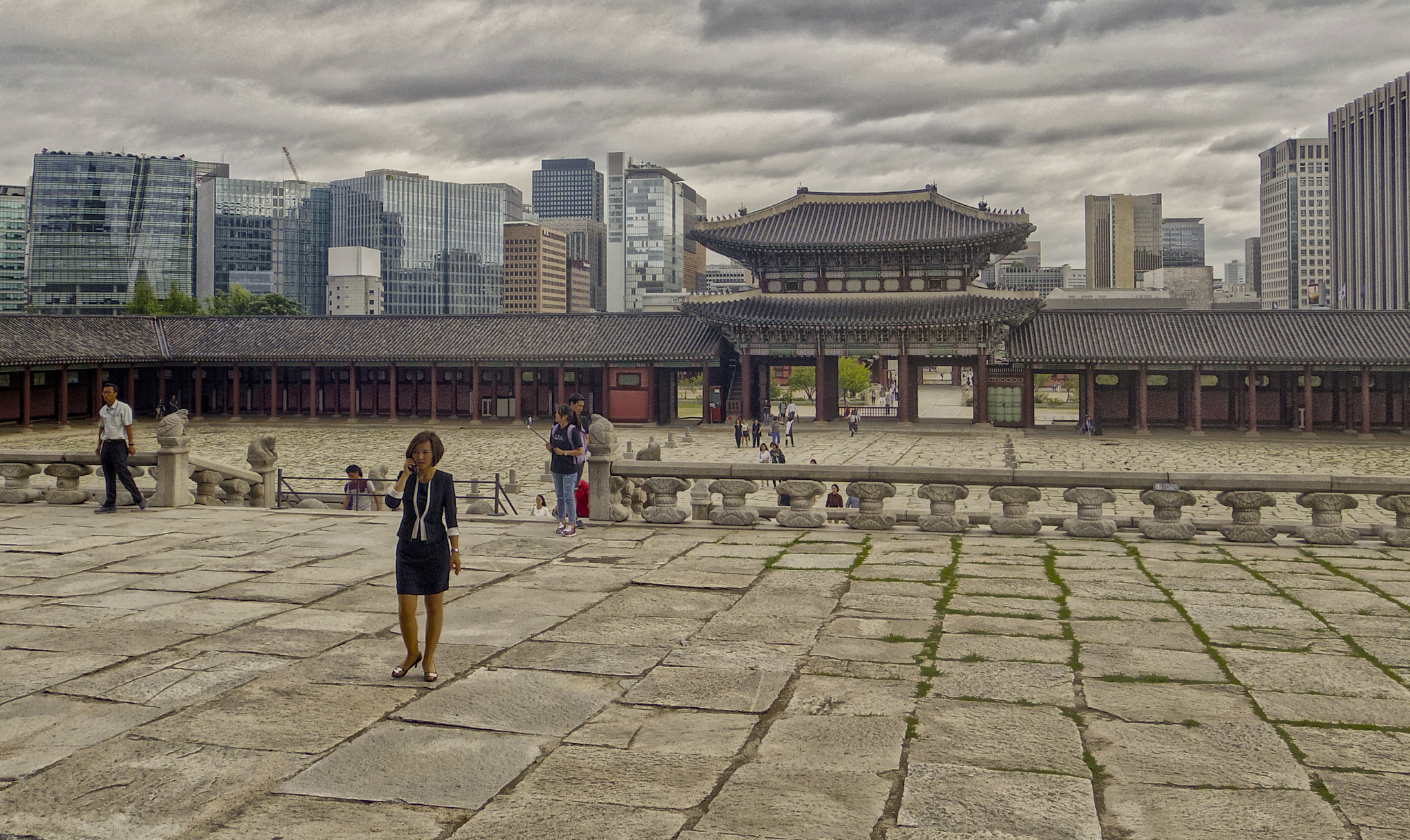 Pentax Q7 + Pentax 02 Standard Zoom sample photo. Seoul is just like this... i think photography