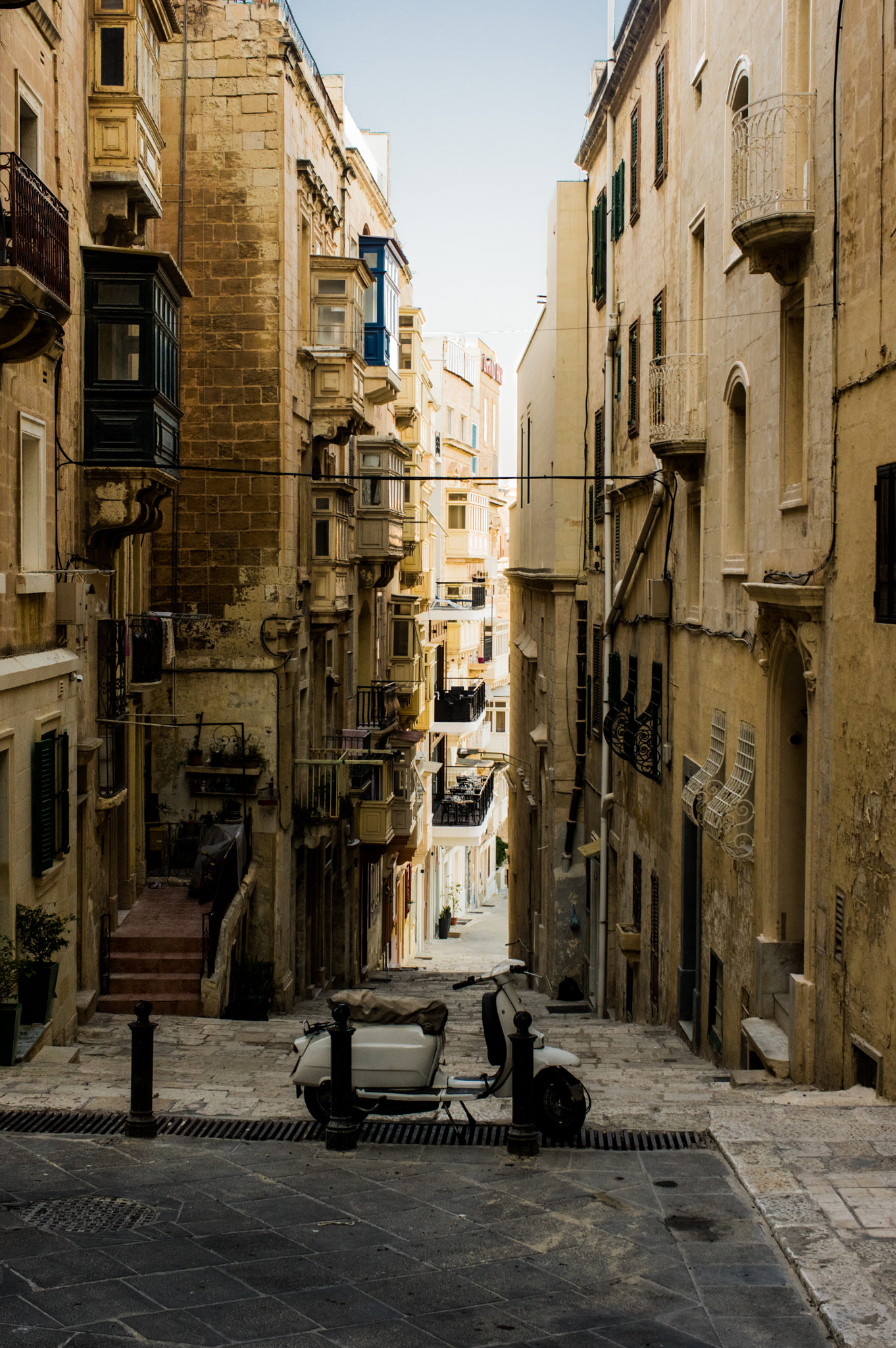 HD Pentax DA 35mm F2.8 Macro Limited sample photo. Valletta street photography