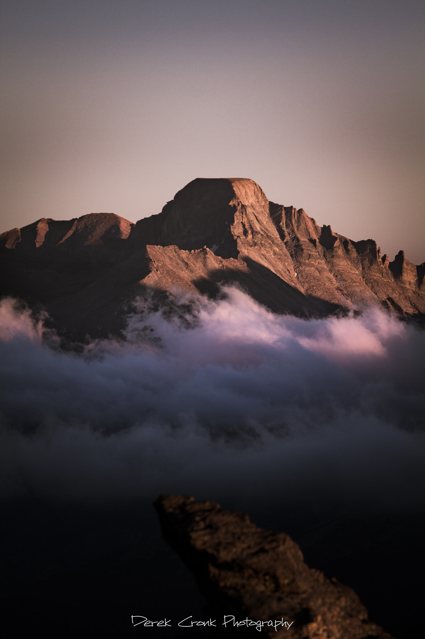 Canon EOS 600D (Rebel EOS T3i / EOS Kiss X5) + Canon EF 70-200mm F4L USM sample photo. Longs peak sunset photography