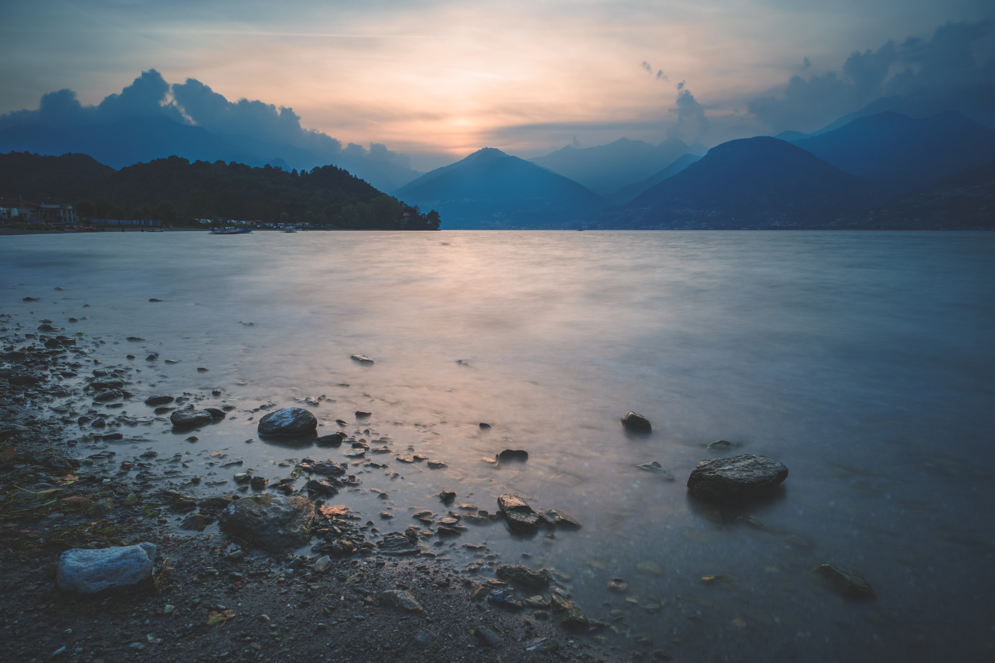 E 21mm F2.8 sample photo. Lago di como photography