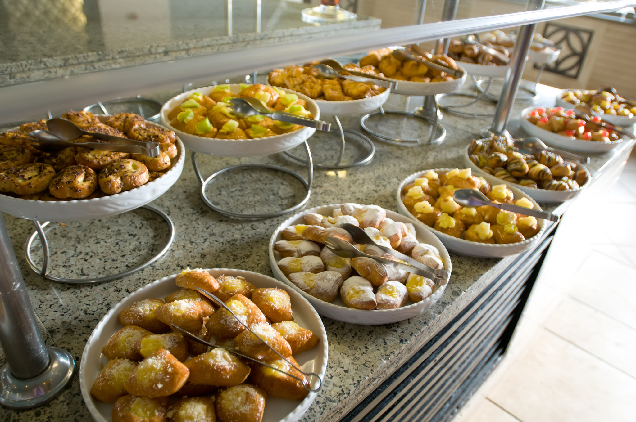 Nikon AF-S Nikkor 17-35mm F2.8D ED-IF sample photo. Bakery and sweets in a hotel photography