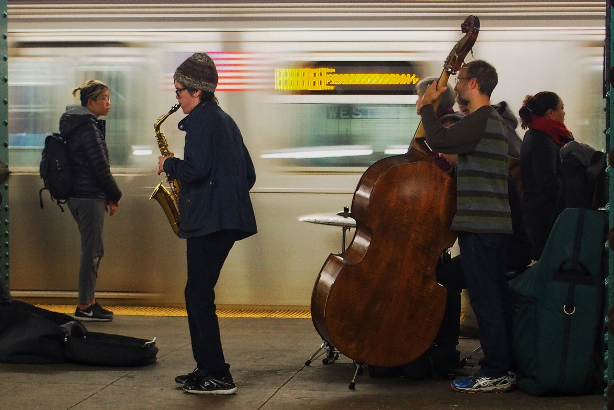 Olympus PEN E-PL5 sample photo. Street musicians in nyc subway photography
