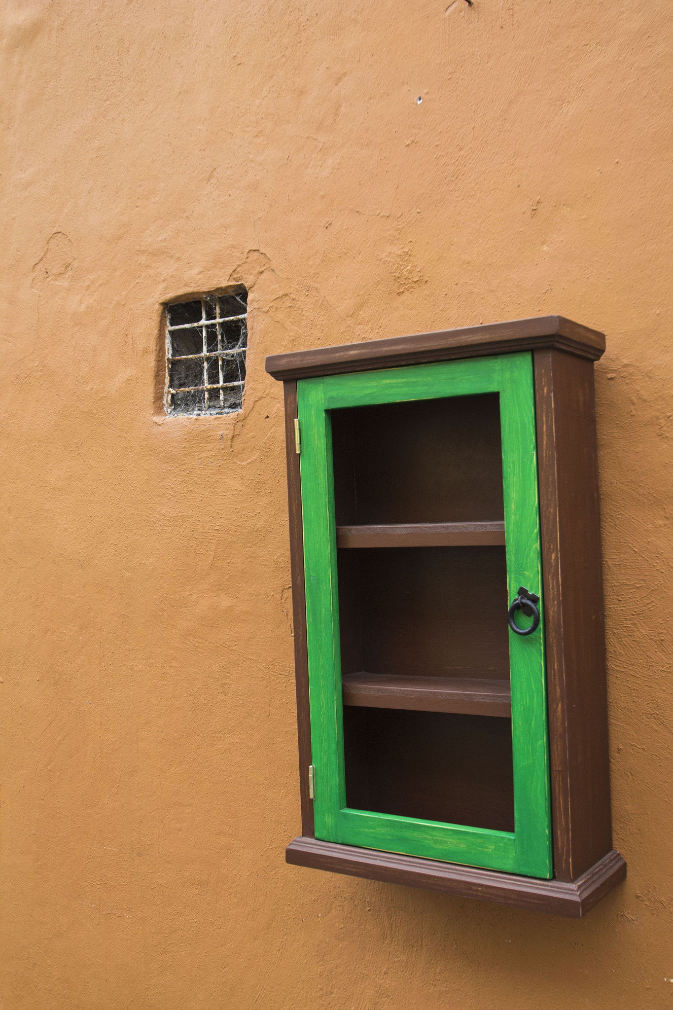 Sigma 10-20mm F3.5 EX DC HSM sample photo. Green window photography