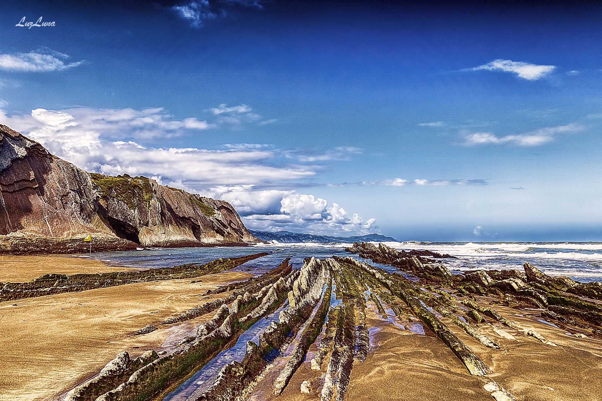 Sigma 10-20mm F3.5 EX DC HSM sample photo. Los flysch photography