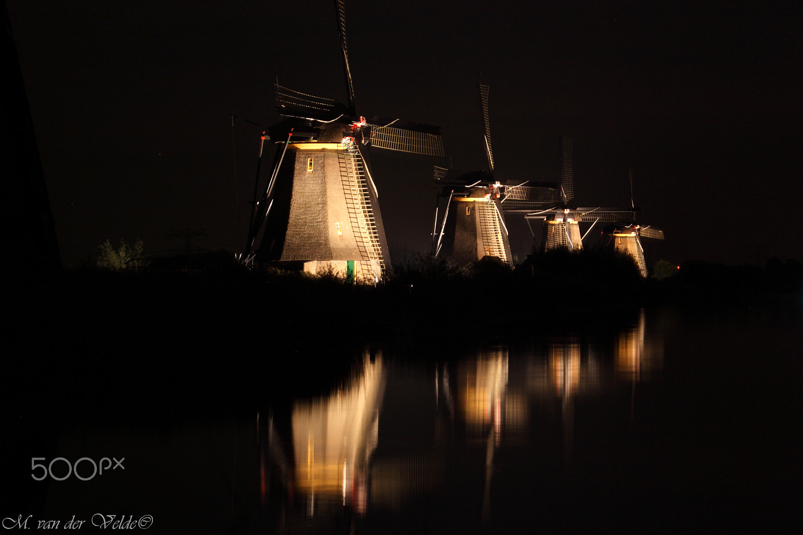 Canon EF 35-350mm F3.5-5.6L USM sample photo. The wind sisters with mirror photography