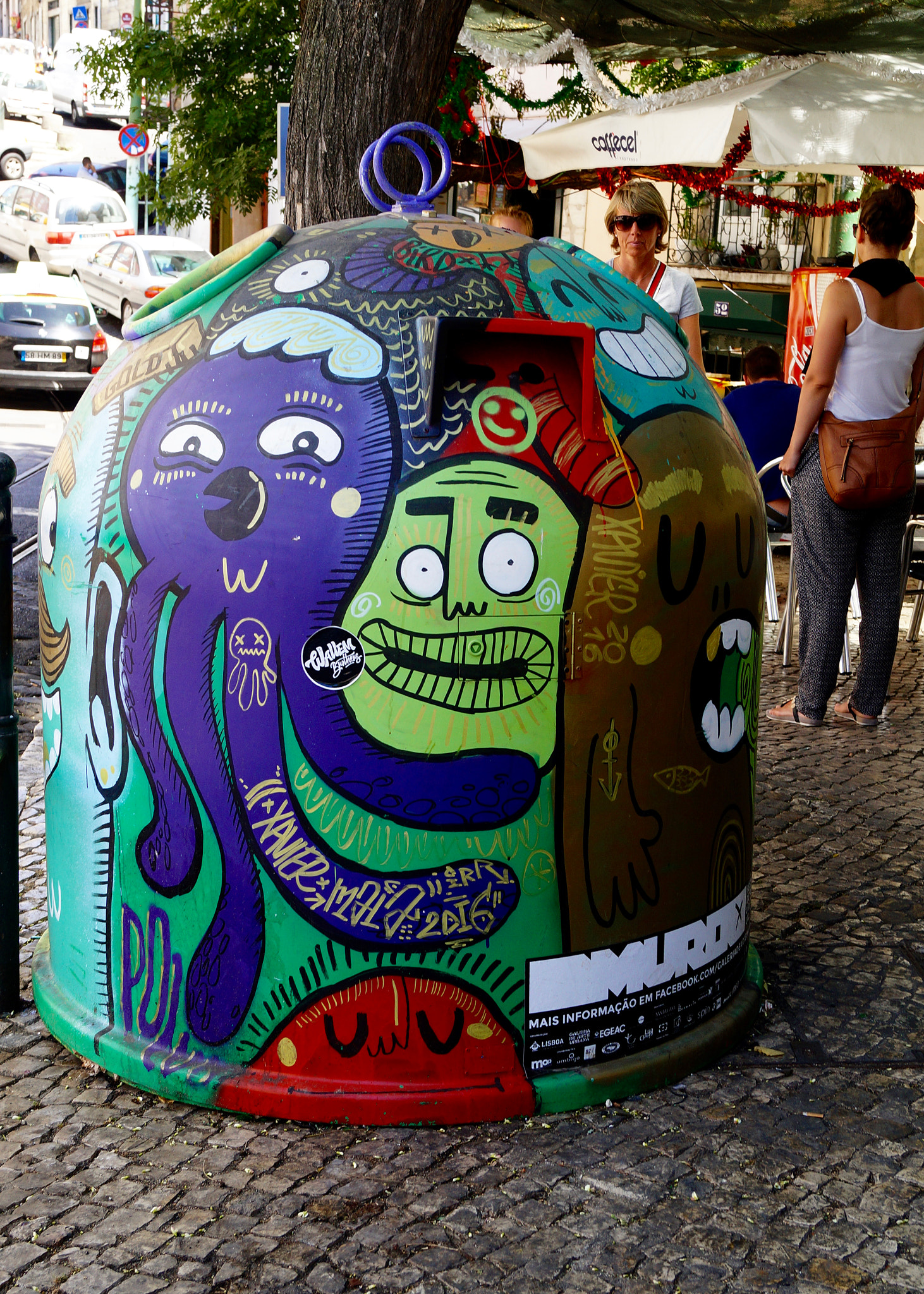 Sony DT 18-55mm F3.5-5.6 SAM II sample photo. Litter graffiti photography