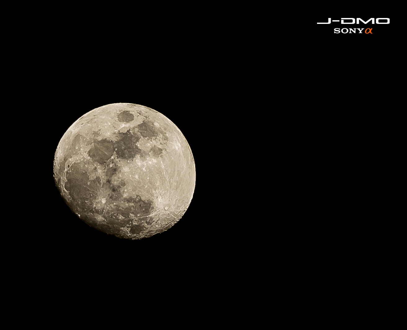 DT 18-270mm F3.5-6.3 SSM sample photo. Good night people  photography
