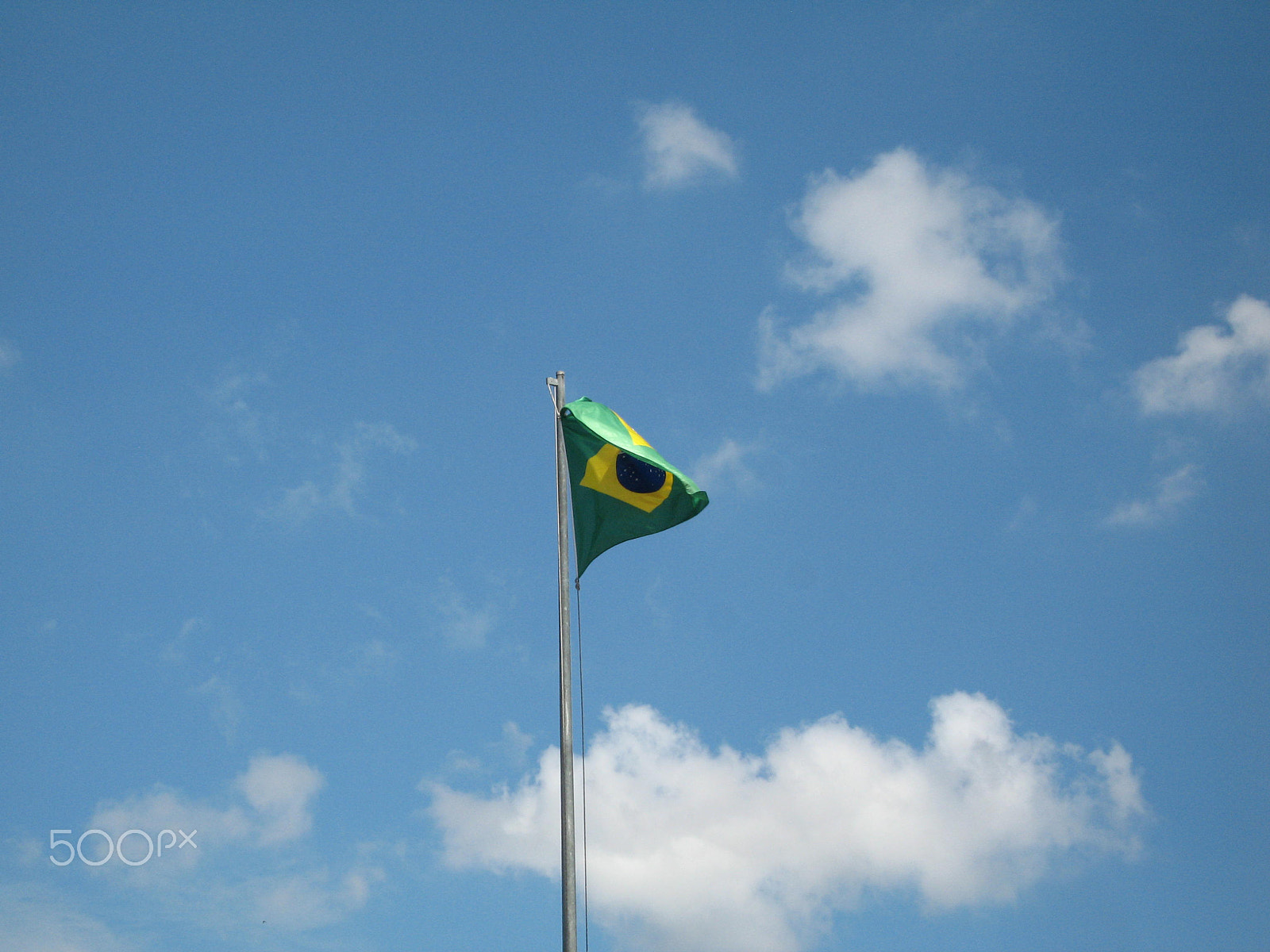 Canon IXY DIGITAL 700 sample photo. Flag in sky photography