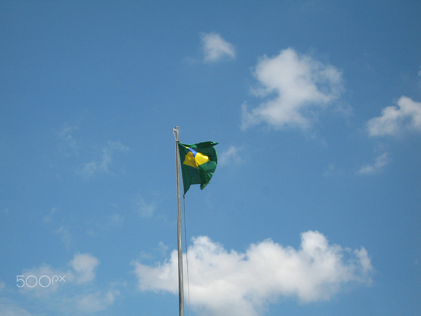 Canon IXY DIGITAL 700 sample photo. Flag in sky photography