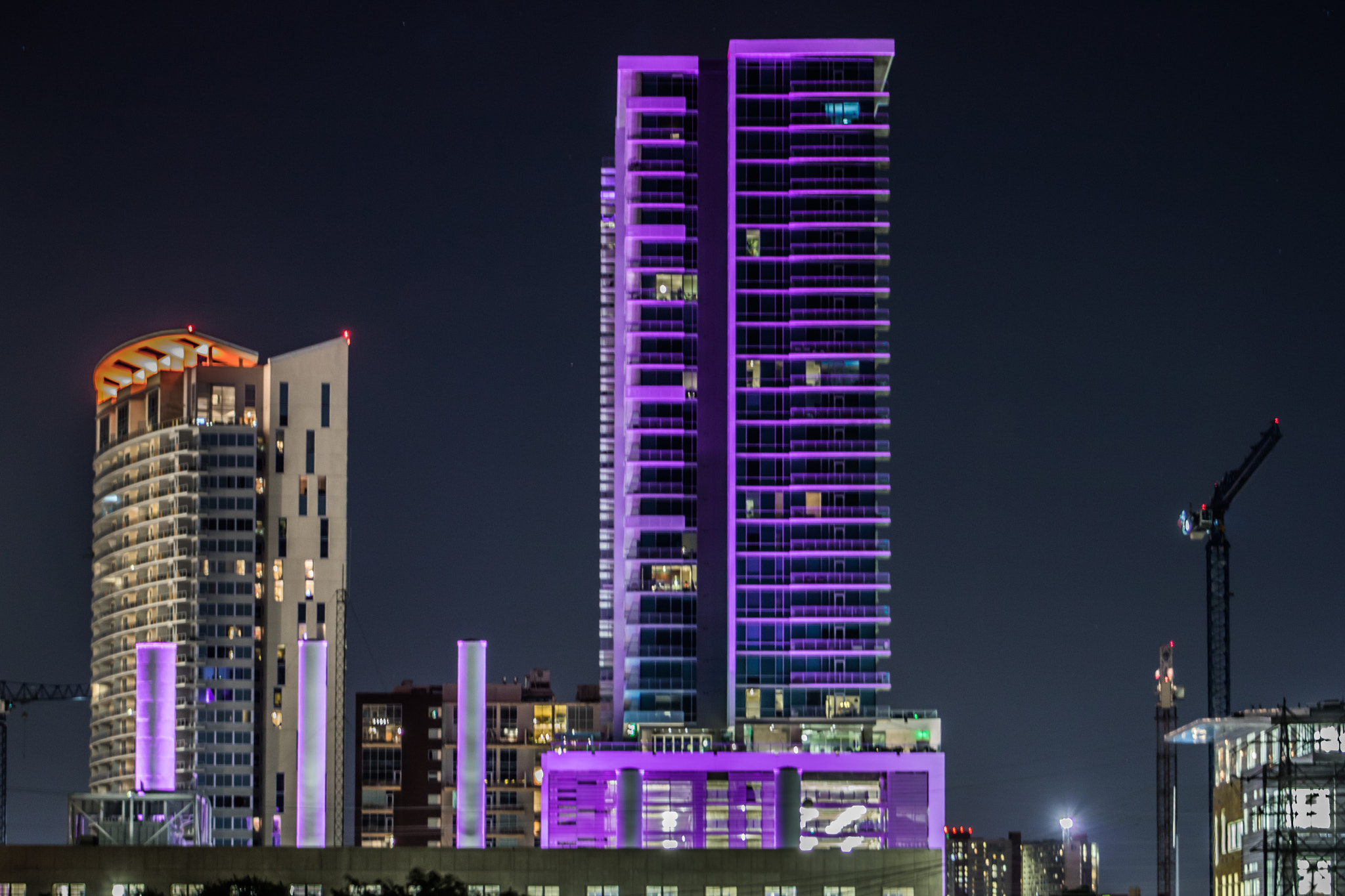 Canon EOS 750D (EOS Rebel T6i / EOS Kiss X8i) + EF75-300mm f/4-5.6 sample photo. Purple city photography