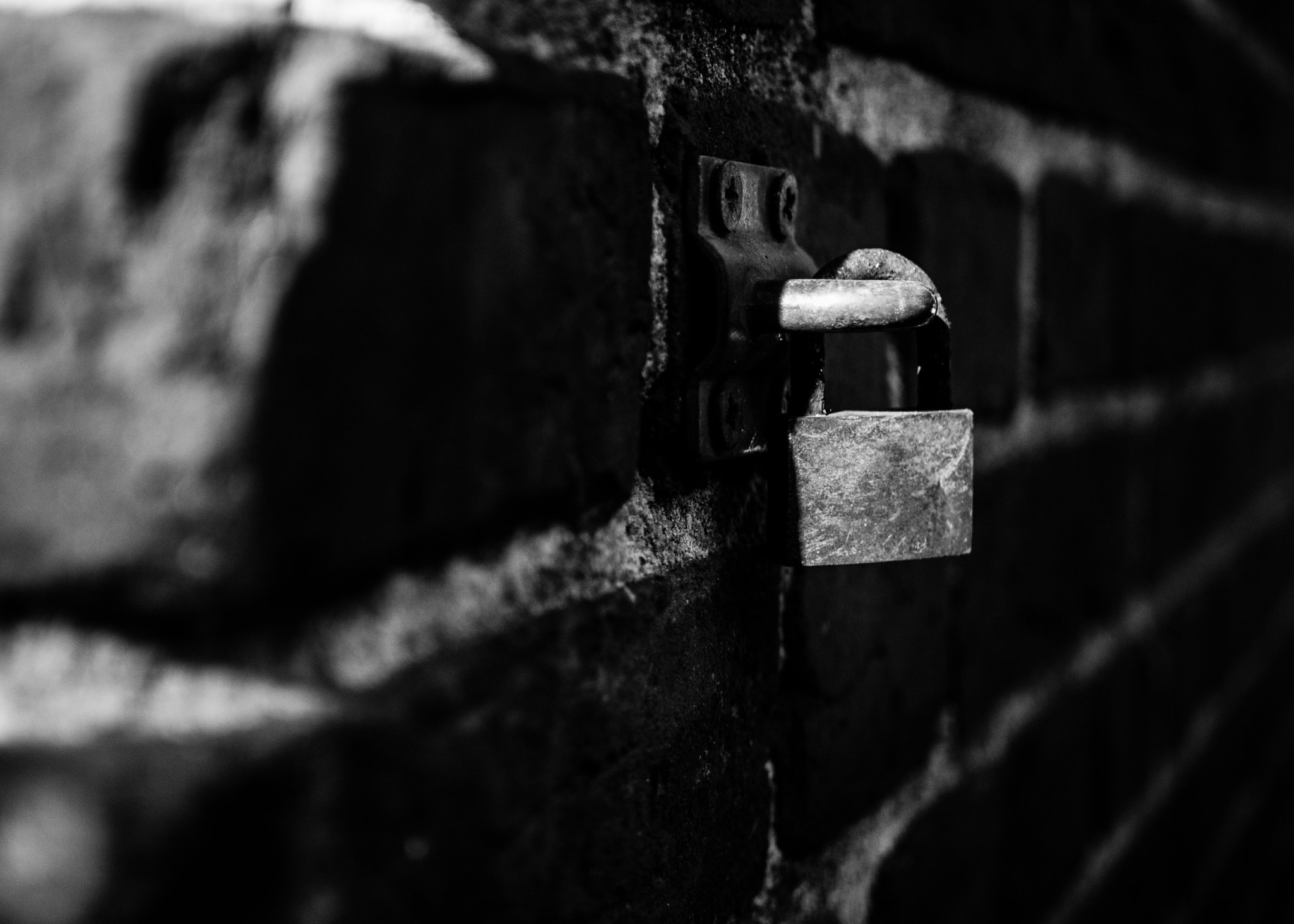 Nikon 1 Nikkor 18.5mm F1.8 sample photo. House on lockdown photography