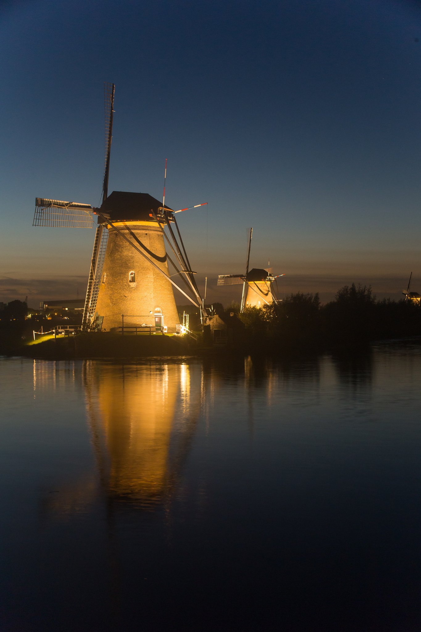 Canon EF 28-200mm F3.5-5.6 USM sample photo. Reflecting on the windmill photography