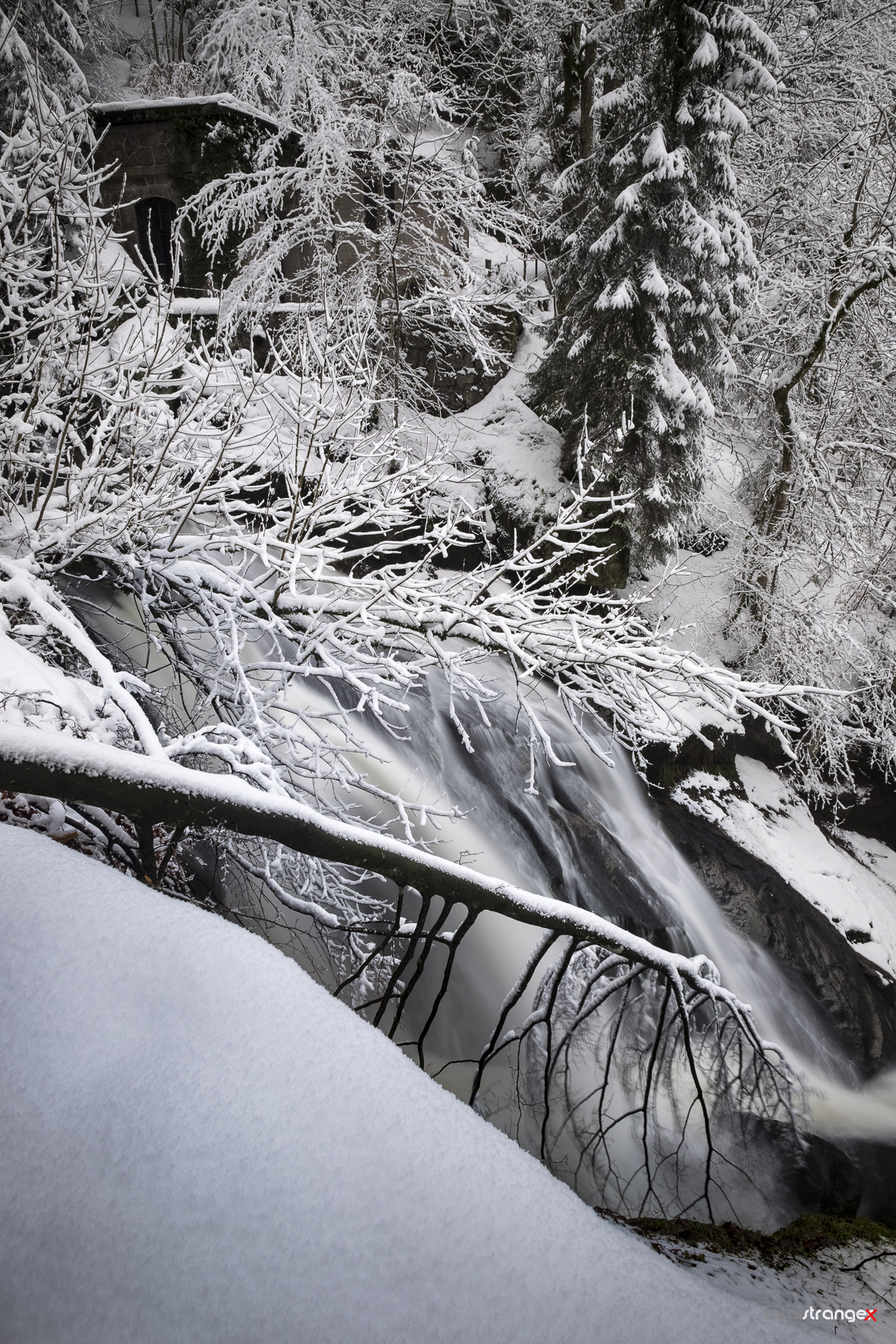 Fujifilm X-T10 + Fujifilm XF 14mm F2.8 R sample photo. Water and snow photography