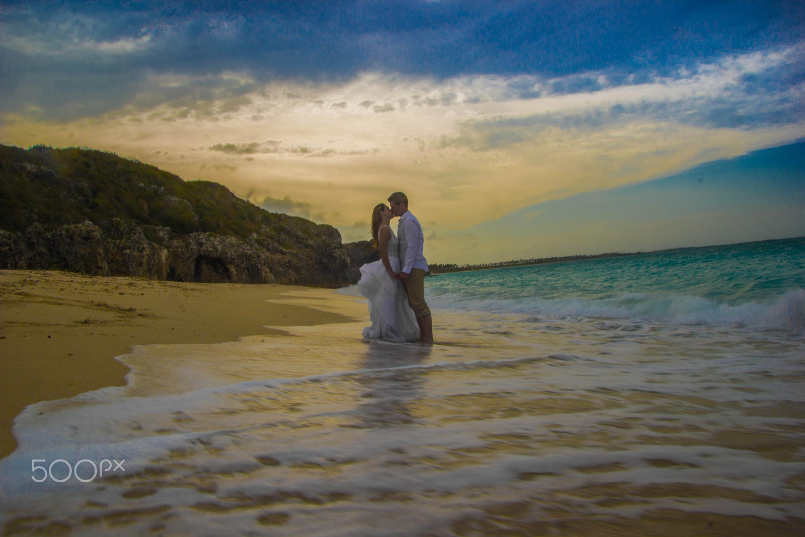 Canon EF-S 17-85mm F4-5.6 IS USM sample photo. Sunlate postwedding photography