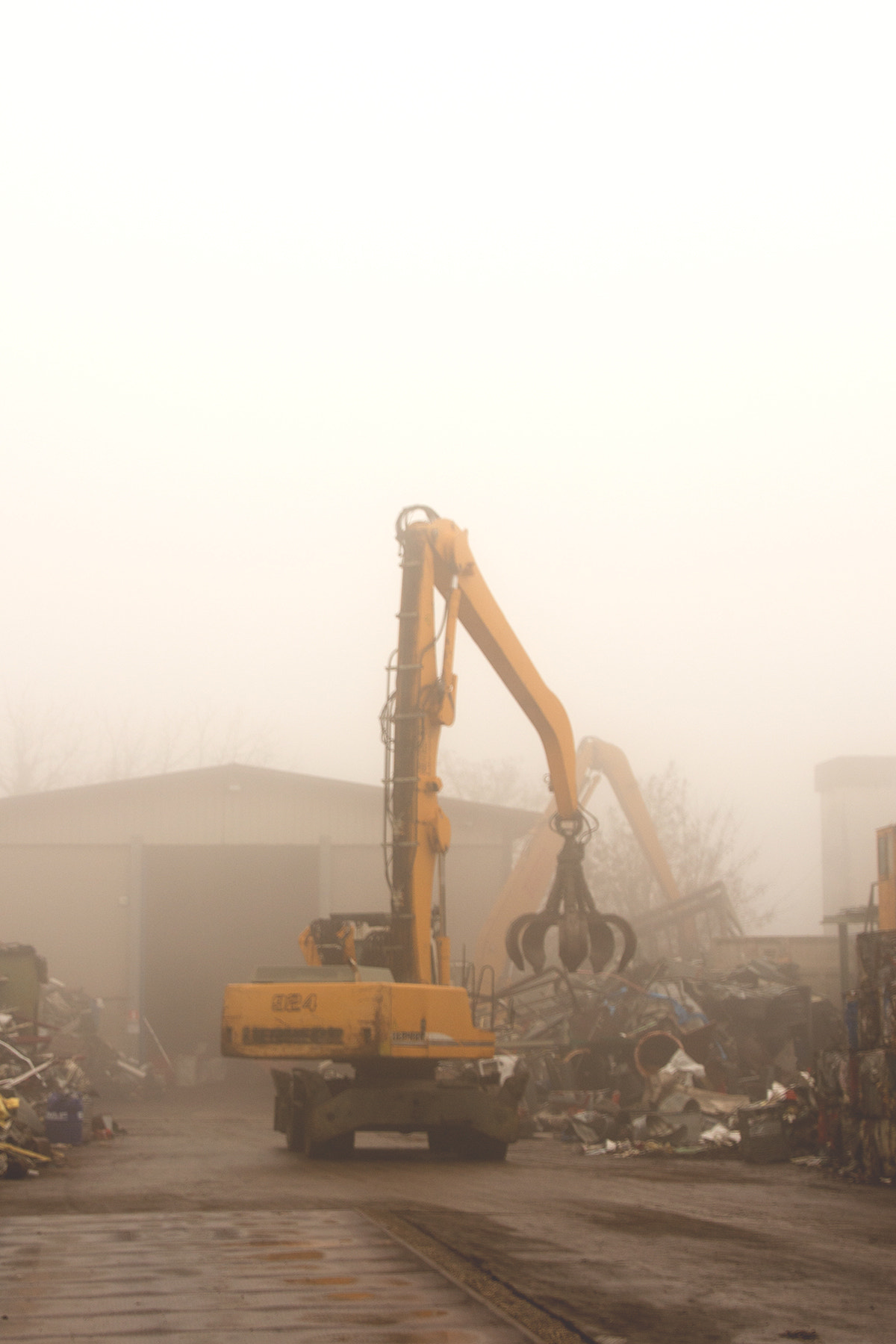 Nikon D7200 + Tamron 18-270mm F3.5-6.3 Di II VC PZD sample photo. Udine italy working in a foggy december morning photography