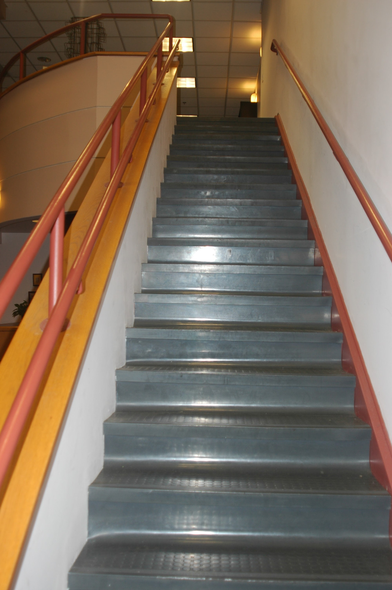 AF Zoom-Nikkor 24-120mm f/3.5-5.6D IF sample photo. Stairs photography