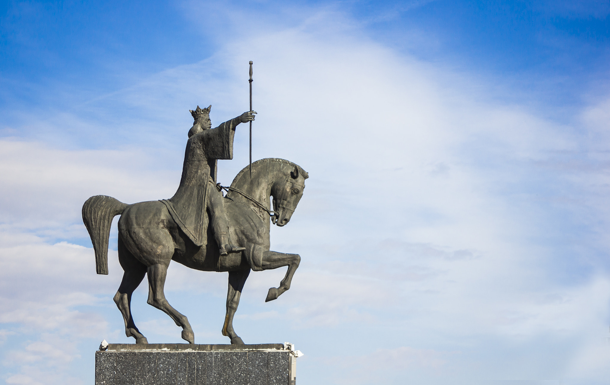 Canon EF 28-80mm f/3.5-5.6 USM sample photo. Stefan the great statue photography