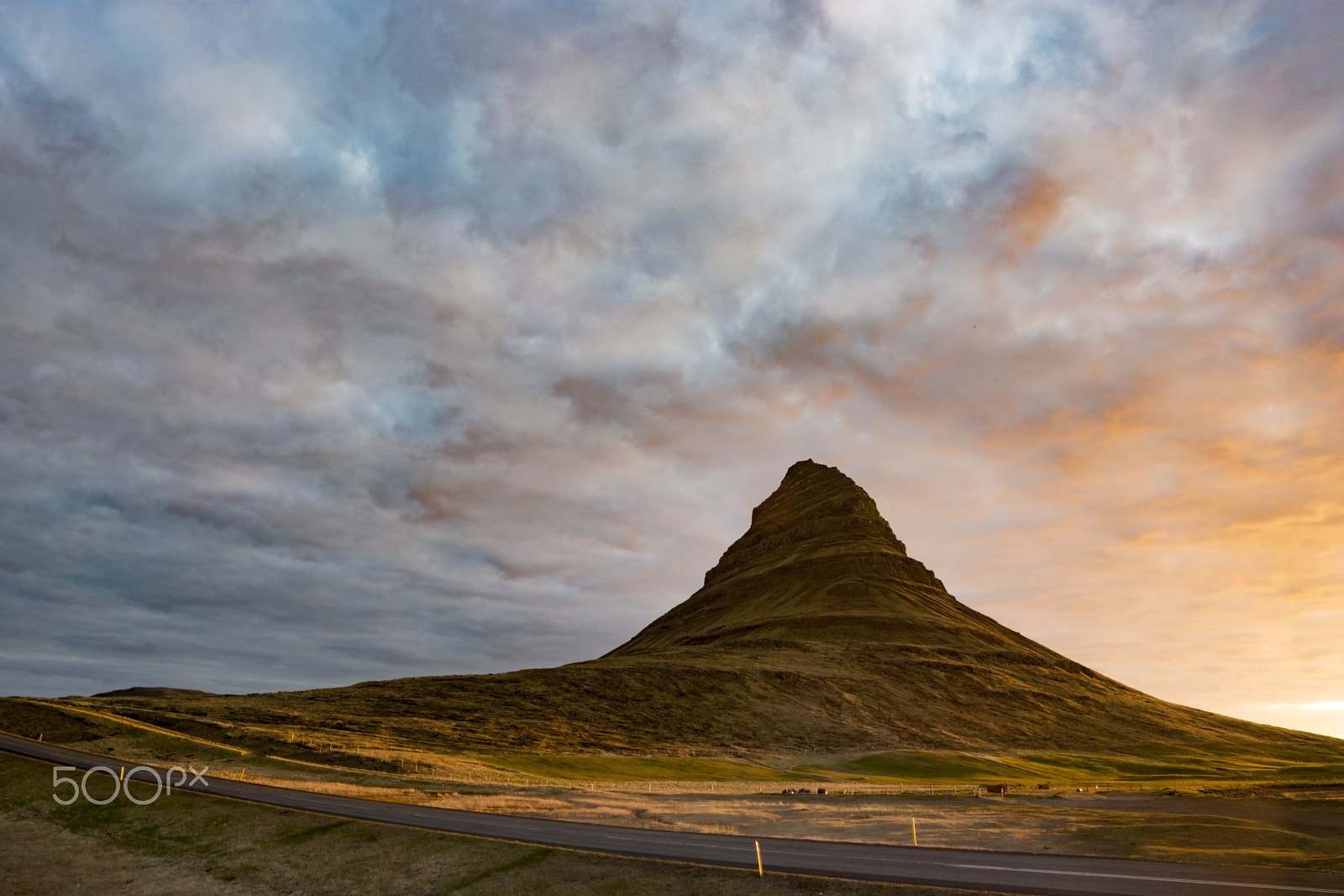 Samyang 14mm F2.8 ED AS IF UMC sample photo. Kirkjufell's colors photography
