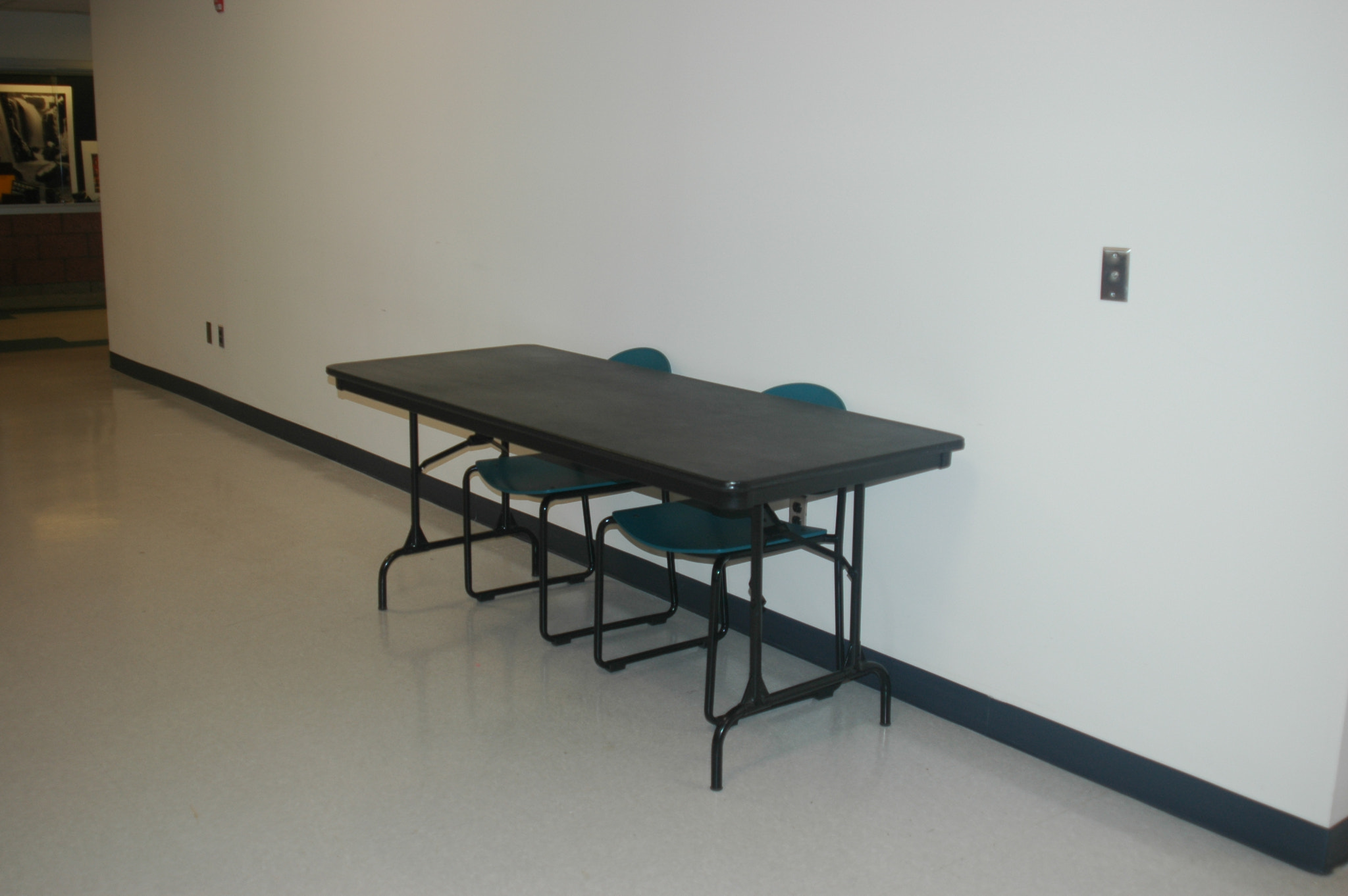 Nikon D70s sample photo. A table in a corridor photography