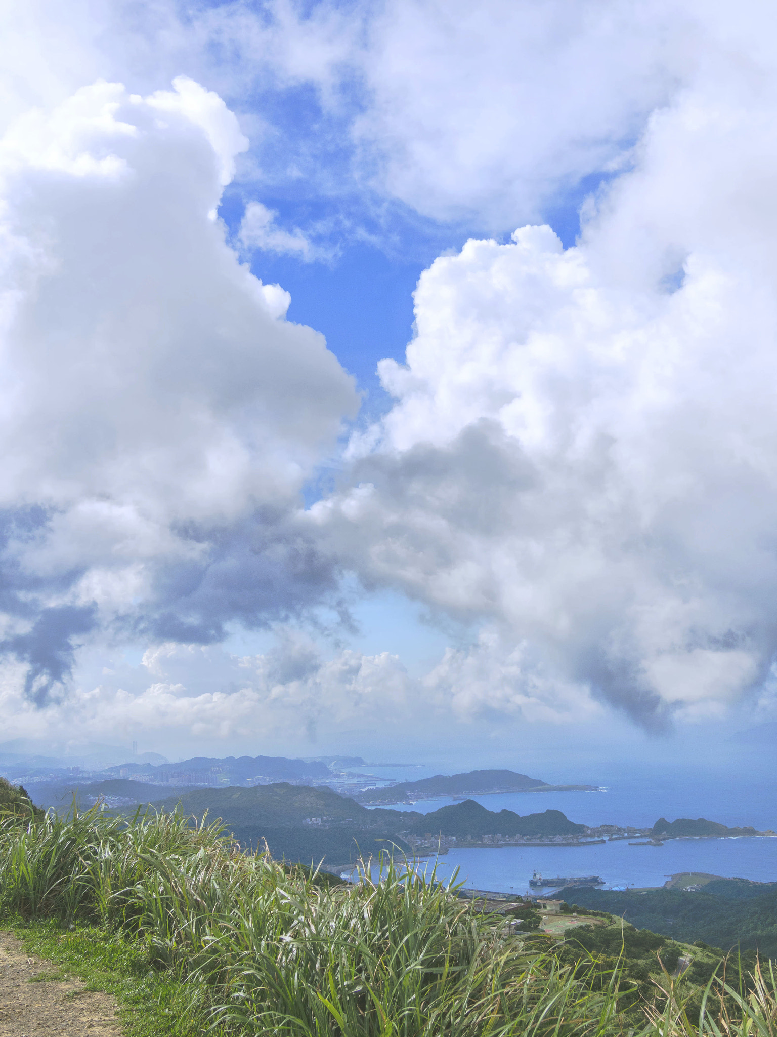 Olympus OM-D E-M10 II + LUMIX G 20/F1.7 II sample photo. 層次豐富的雲 photography