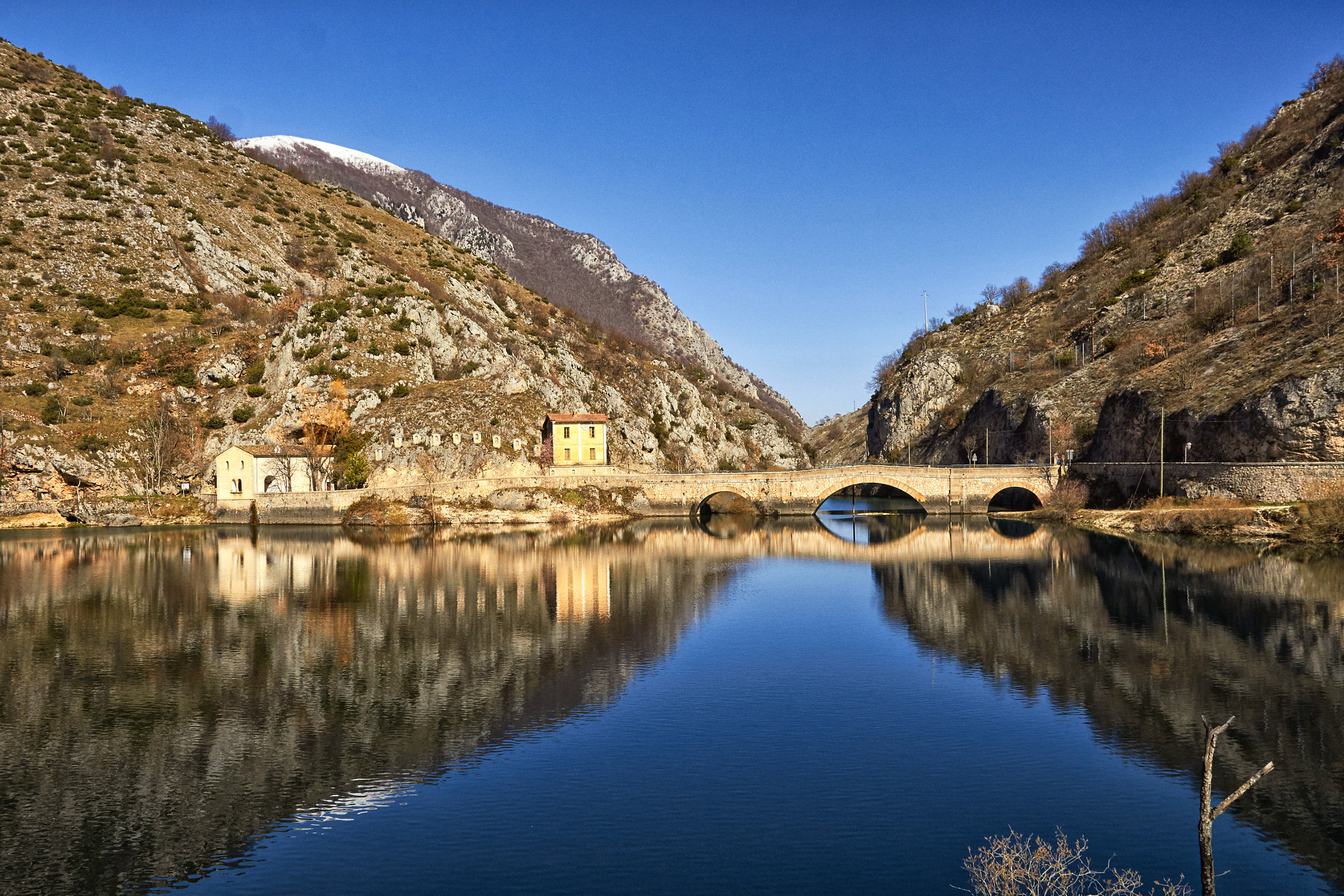Canon EF-S 17-55mm F2.8 IS USM sample photo. Lago di san domenico photography