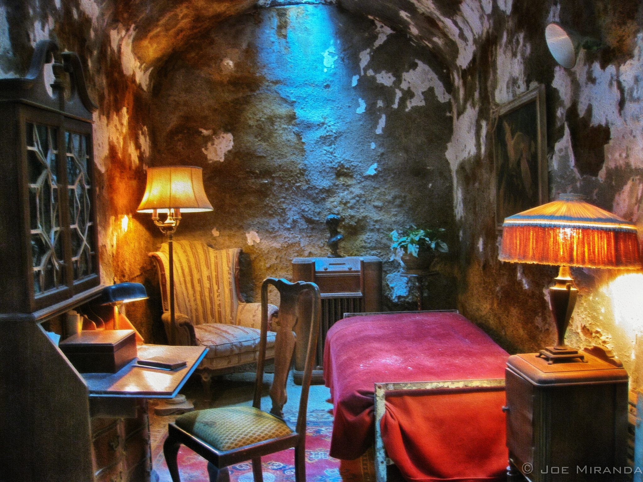 Canon PowerShot SD890 IS (Digital IXUS 970 IS / IXY Digital 820 IS) sample photo. Al capone's cell photography
