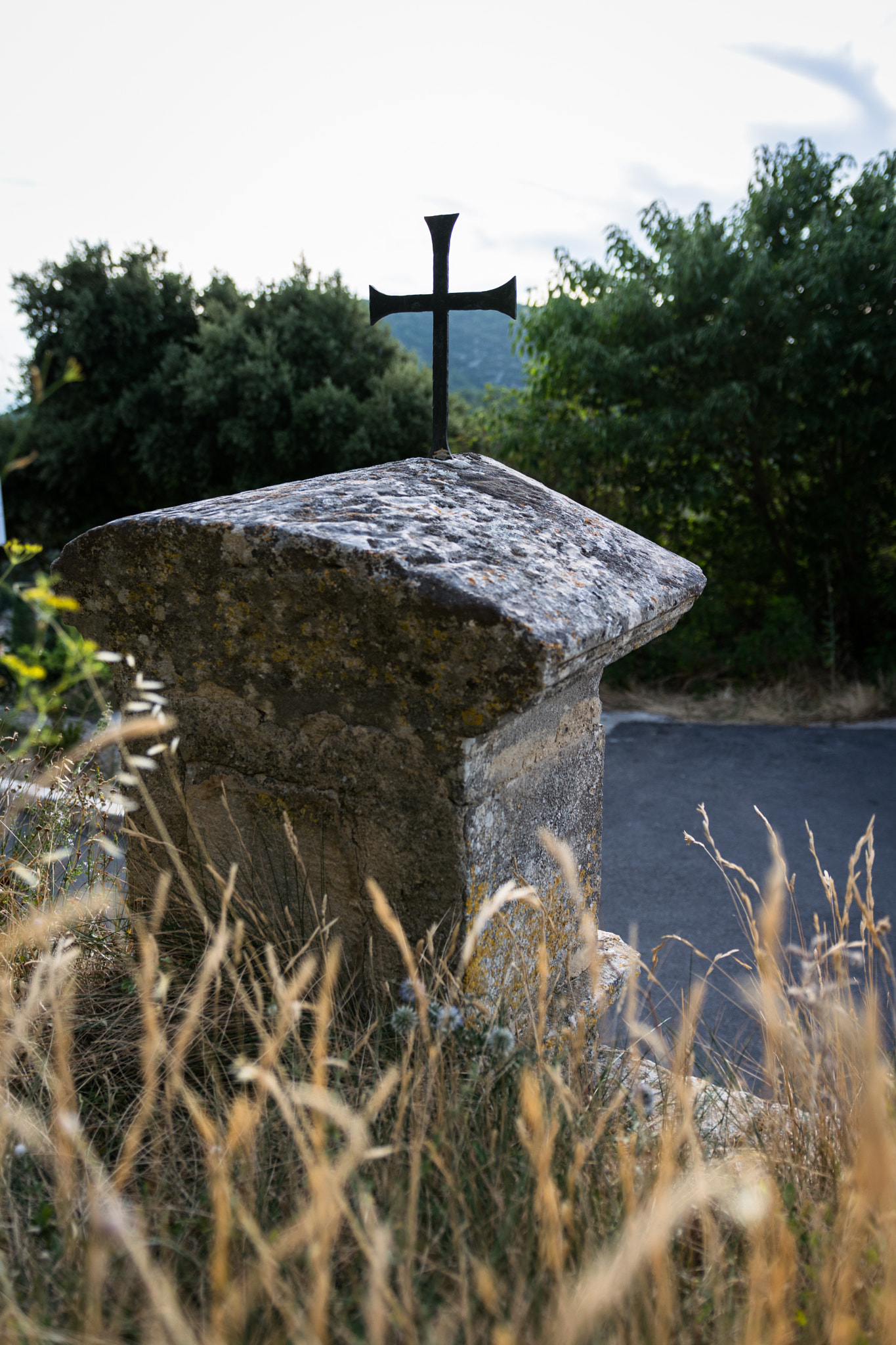 Nikon D3300 + Sigma 18-35mm F1.8 DC HSM Art sample photo. The cross photography
