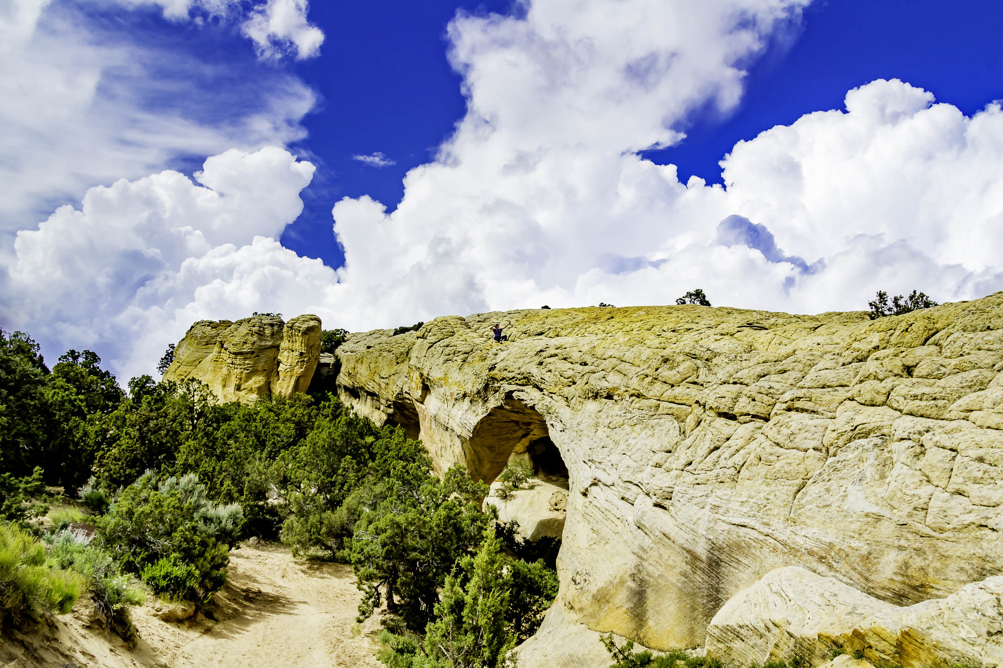 Canon EF-S 17-85mm F4-5.6 IS USM sample photo. Moonshine arch from a distance photography
