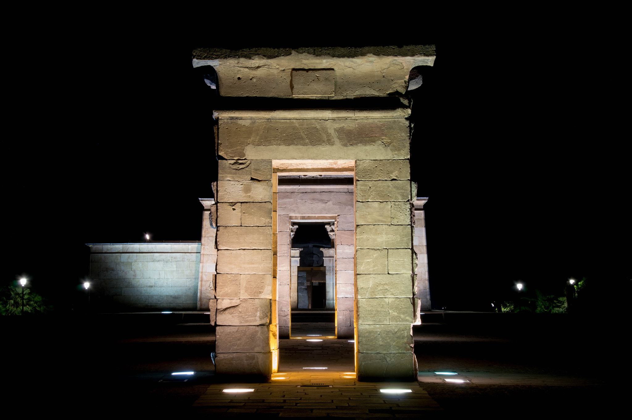 Nikon D3200 + Sigma 18-200mm F3.5-6.3 II DC OS HSM sample photo. Templo de debod photography