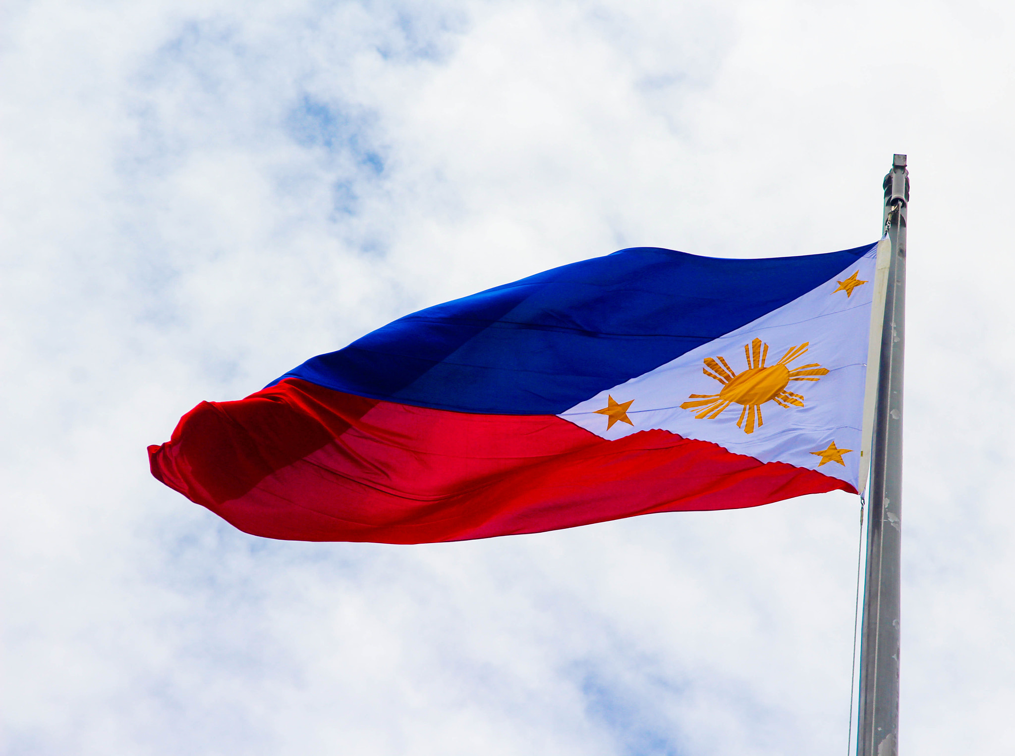 Canon EF 55-200mm F4.5-5.6 II USM sample photo. Philippine flag photography