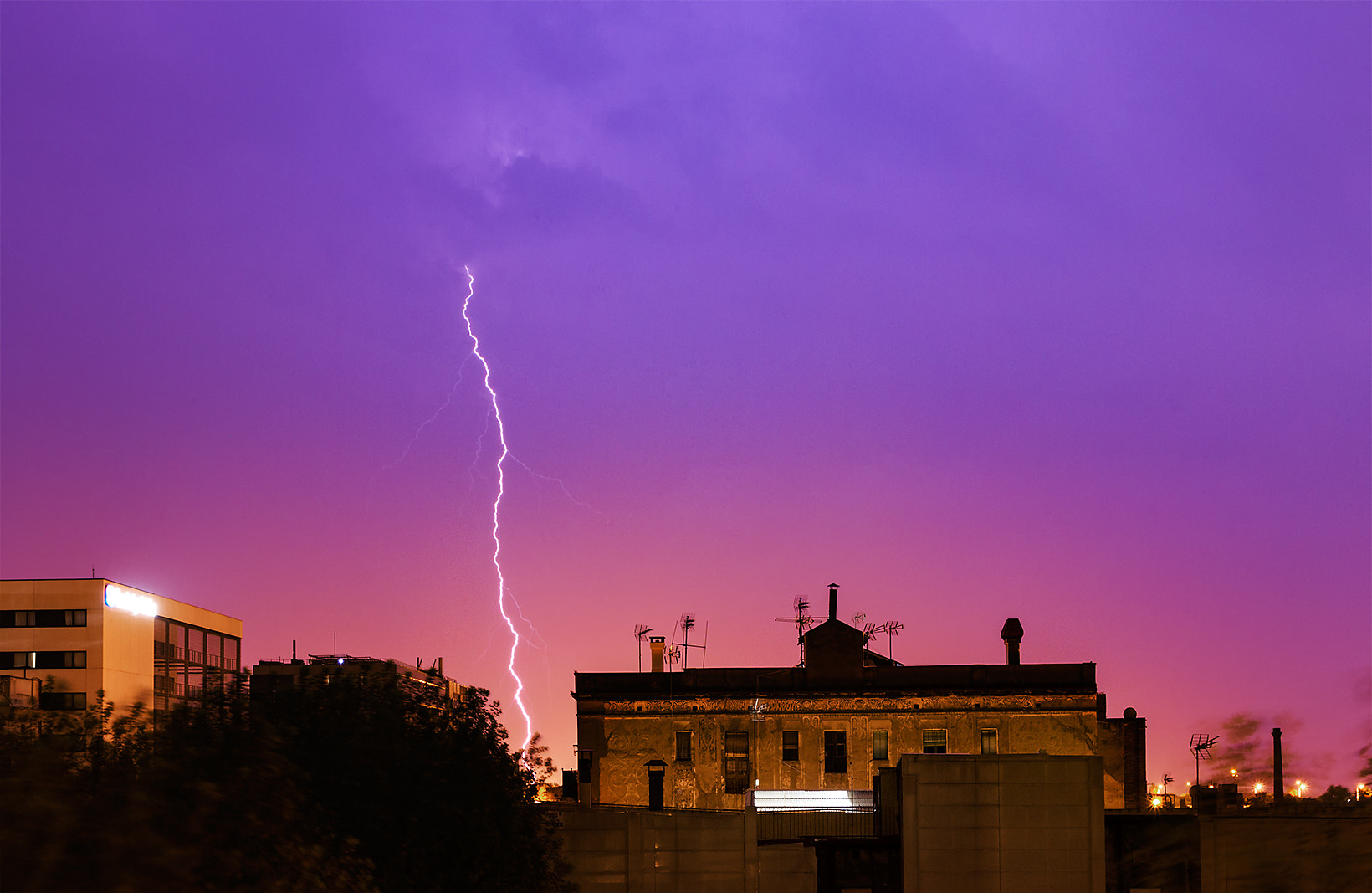 Sigma 17-70mm F2.8-4 DC Macro OS HSM sample photo. Tormentas photography