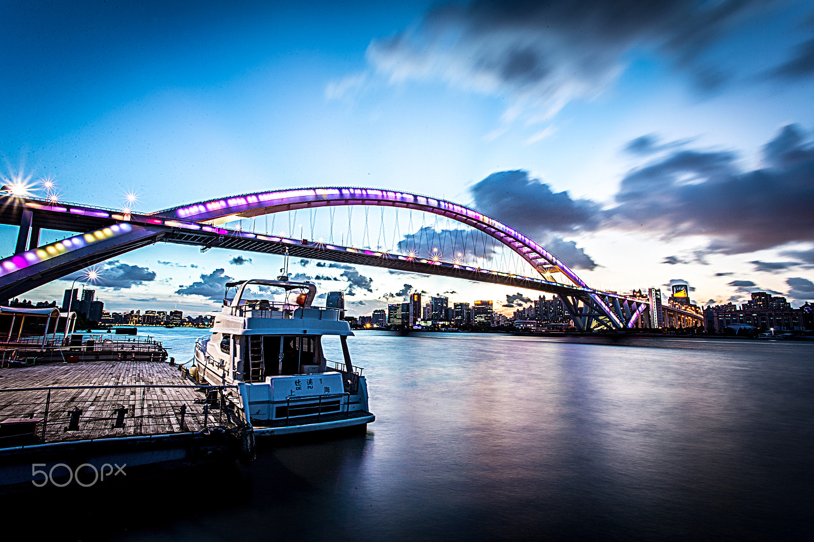 Canon EOS-1D X + Canon EF 17-40mm F4L USM sample photo. Huangpu river photography
