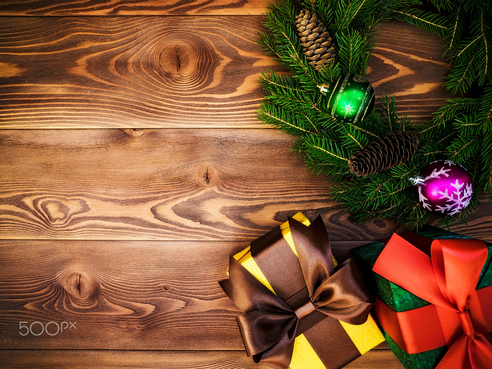 Olympus OM-D E-M1 + OLYMPUS 14-54mm Lens sample photo. Wreath on the wooden board. wrapped gift boxes. christmas and new year concept photography
