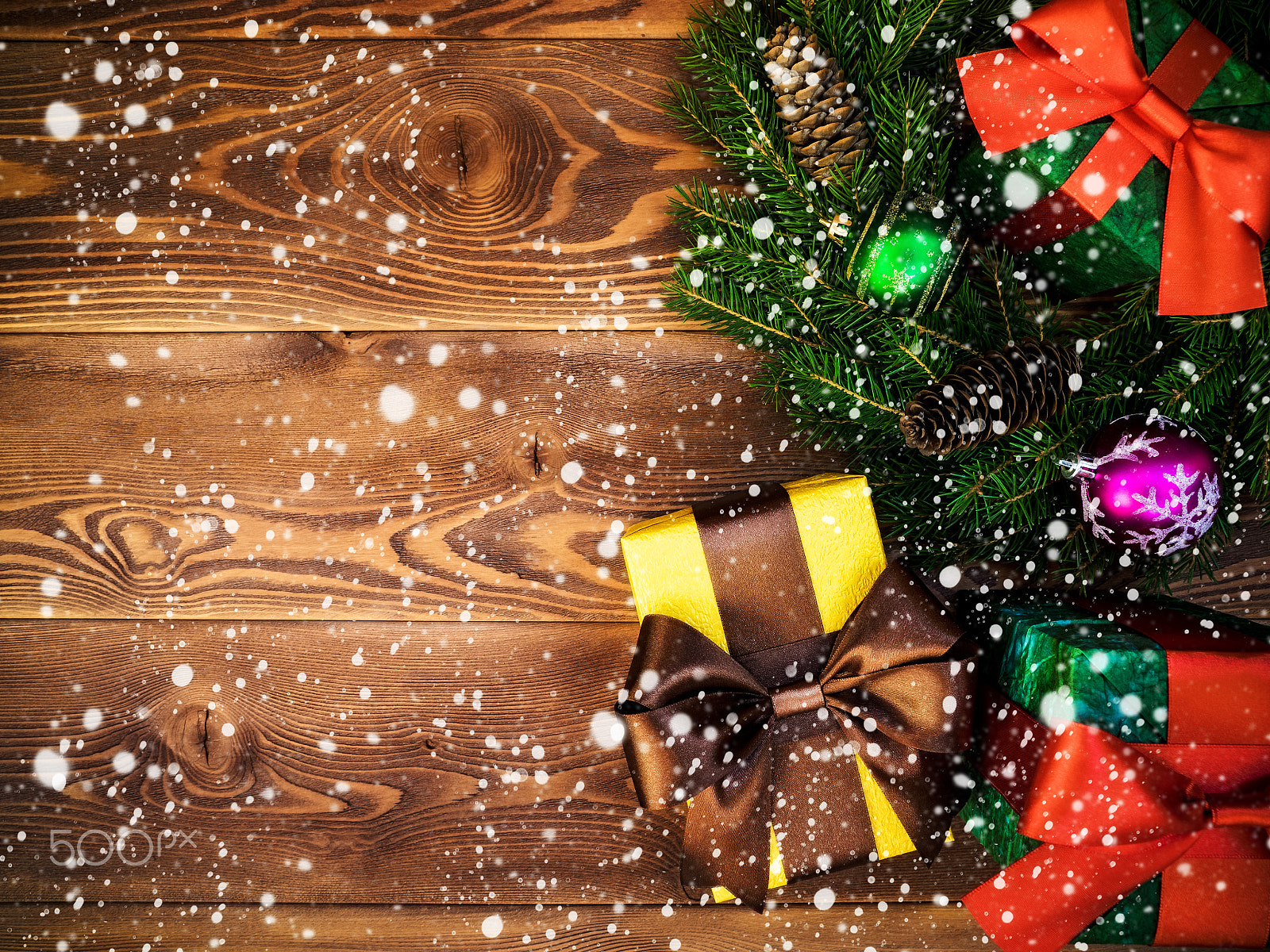 Olympus OM-D E-M1 + OLYMPUS 14-54mm Lens sample photo. Wreath on the wooden board. wrapped gift boxes. christmas and new year concept photography