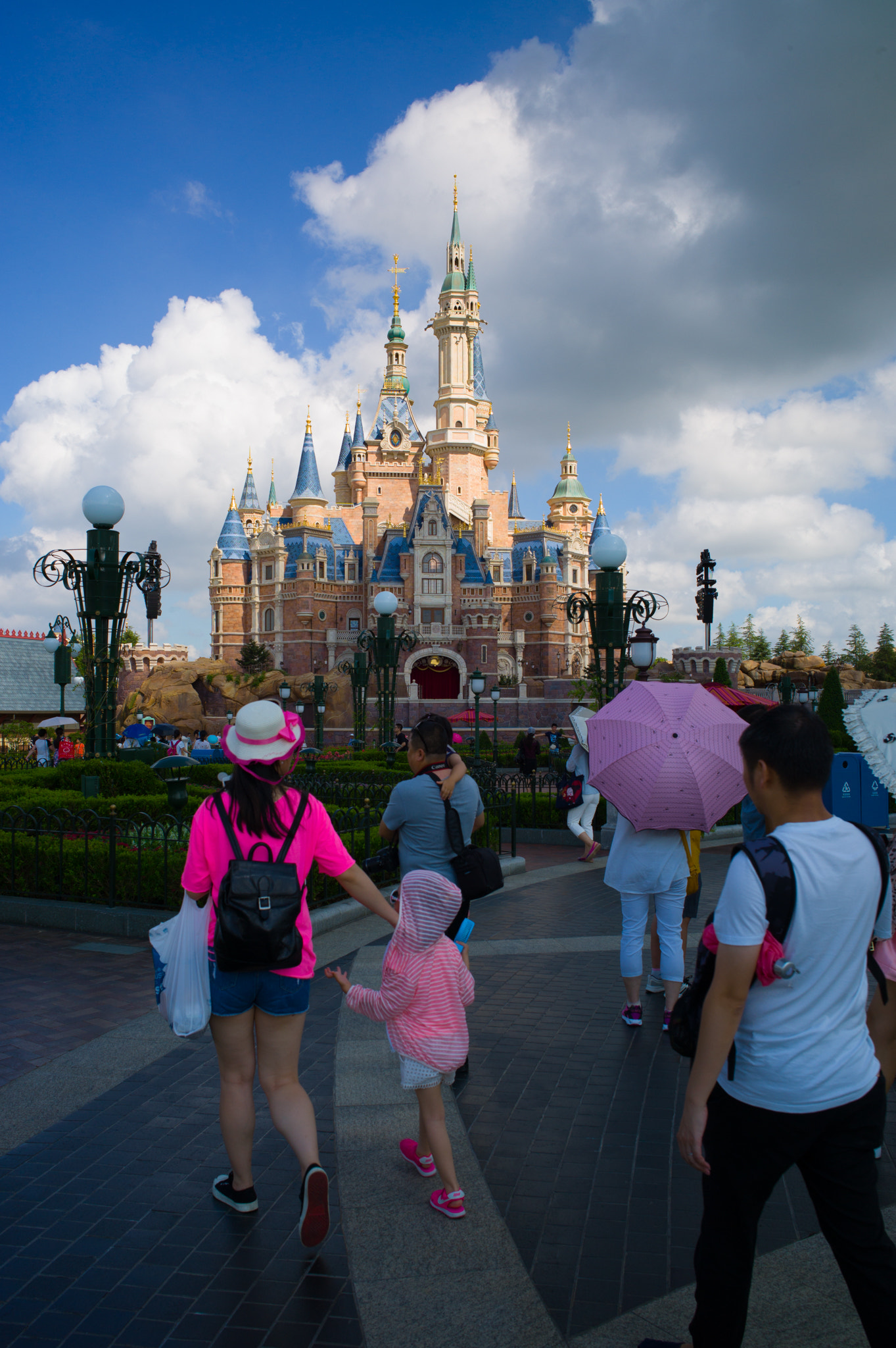 Leica Summicron-M 28mm F2 ASPH sample photo. Shanghai disney photography