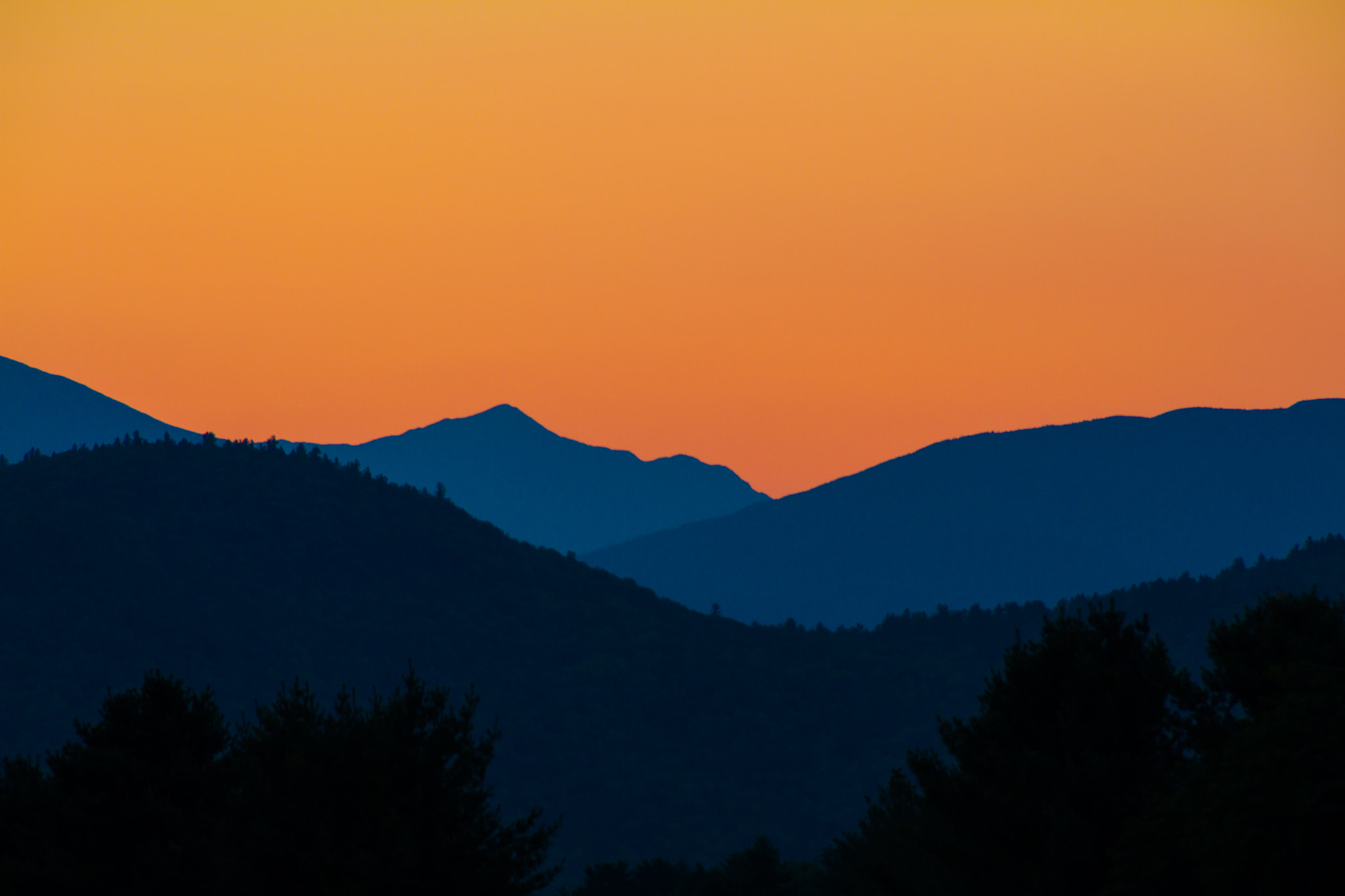 Canon EOS 7D + Sigma 18-200mm f/3.5-6.3 DC OS HSM [II] sample photo. Sunset over the white mountains of new hampshire photography